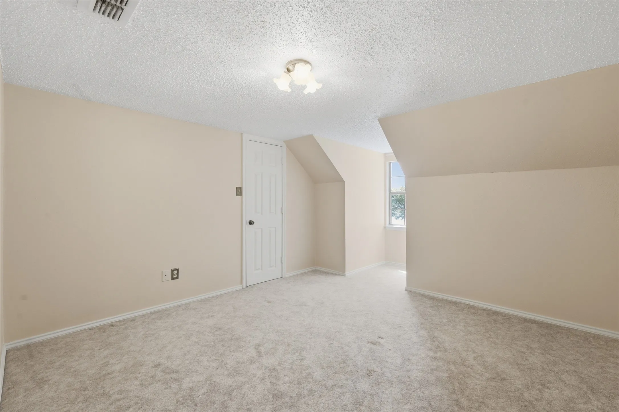 Single Family Residence For Sale in Titus County , 182 County Road 2938 N, Pittsburg, Texas 75686, 4 Bedroom, 4 Bathroom, 2 Garage spaces, 2,440 Sqft, built in 1999, mls#21366147, Real Estate Agent in Pittsburg, Homes For Sale in Titus county, Homes For Sale in Pittsburg, Realtor in Pittsburg Texas, Real Estate Brokerage Independent Realty Texas, Luminita Cordes Realtor