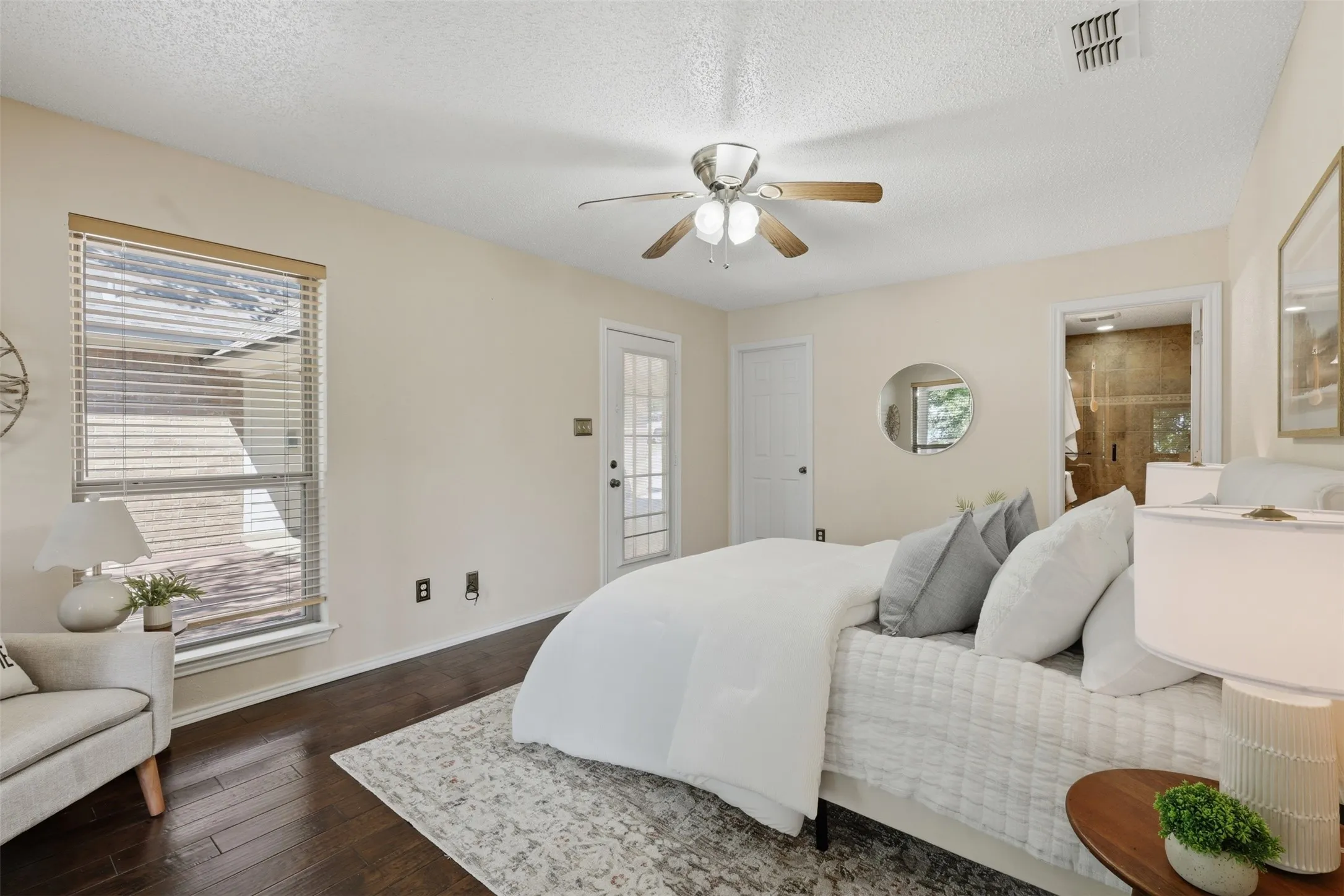 Single Family Residence For Sale in Titus County , 182 County Road 2938 N, Pittsburg, Texas 75686, 4 Bedroom, 4 Bathroom, 2 Garage spaces, 2,440 Sqft, built in 1999, mls#21366147, Real Estate Agent in Pittsburg, Homes For Sale in Titus county, Homes For Sale in Pittsburg, Realtor in Pittsburg Texas, Real Estate Brokerage Independent Realty Texas, Luminita Cordes Realtor