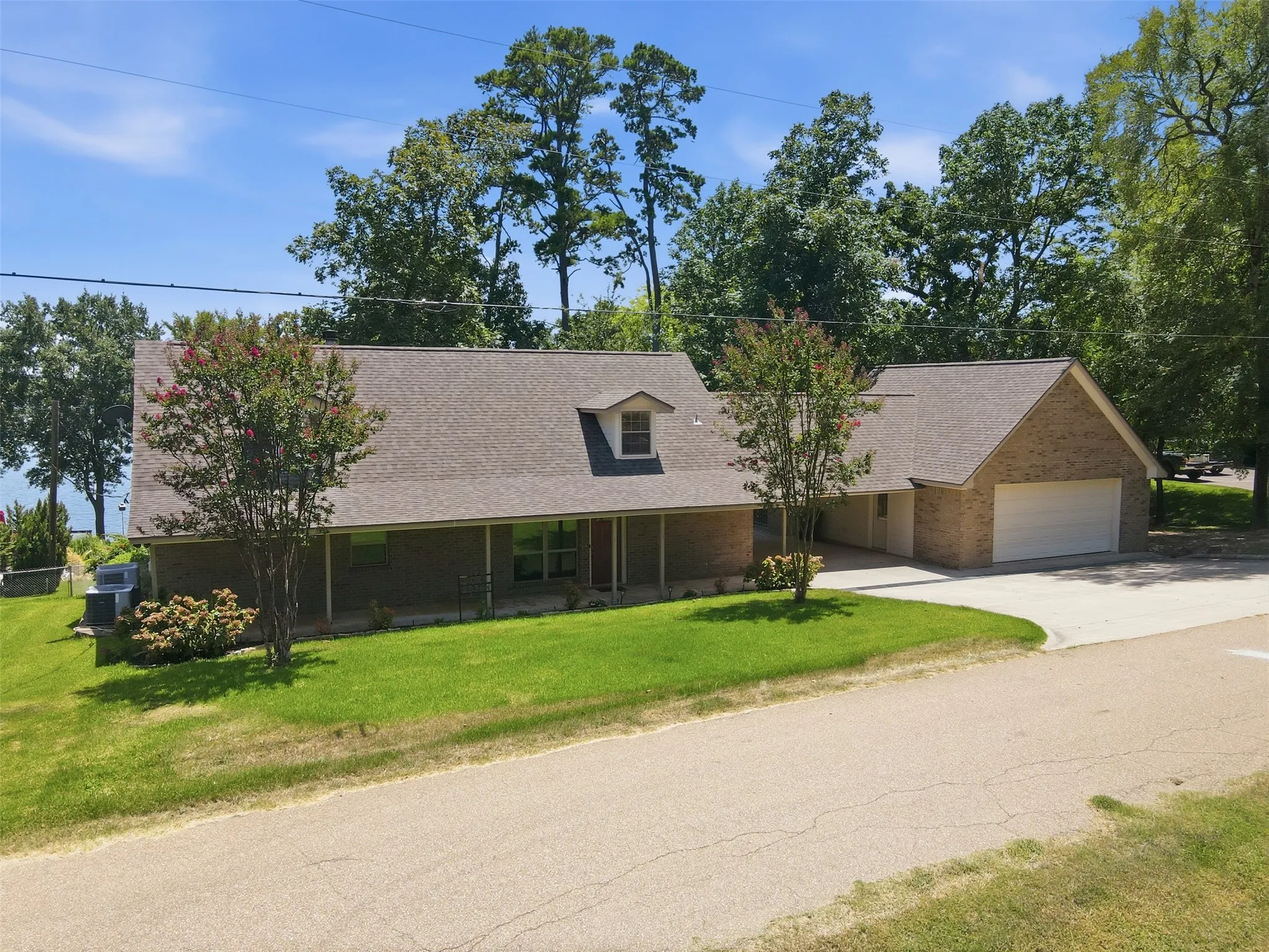 Single Family Residence For Sale in Titus County , 182 County Road 2938 N, Pittsburg, Texas 75686, 4 Bedroom, 4 Bathroom, 2 Garage spaces, 2,440 Sqft, built in 1999, mls#21366147, Real Estate Agent in Pittsburg, Homes For Sale in Titus county, Homes For Sale in Pittsburg, Realtor in Pittsburg Texas, Real Estate Brokerage Independent Realty Texas, Luminita Cordes Realtor