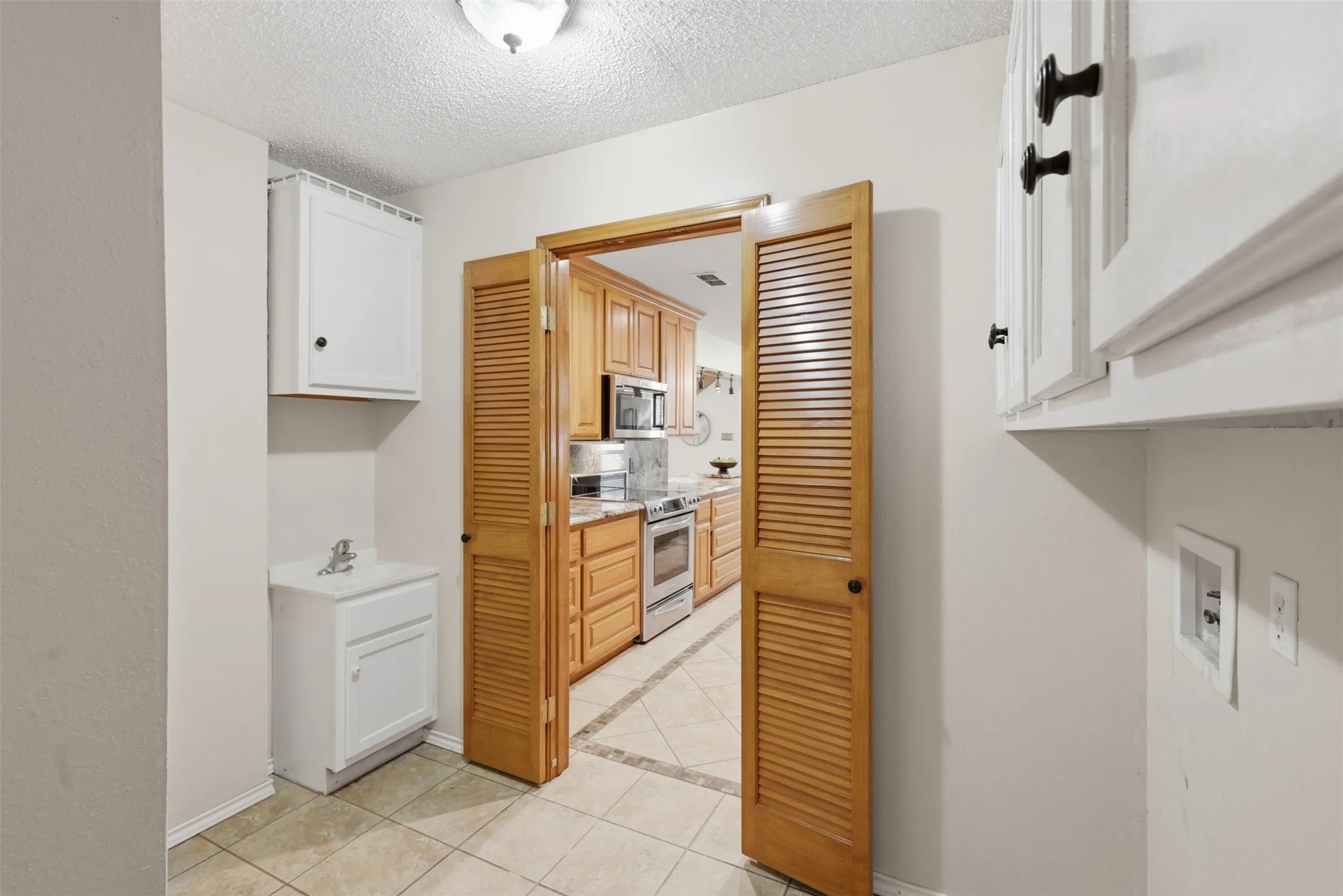 Single Family Residence For Sale in Titus County , 182 County Road 2938 N, Pittsburg, Texas 75686, 4 Bedroom, 4 Bathroom, 2 Garage spaces, 2,440 Sqft, built in 1999, mls#21366147, Real Estate Agent in Pittsburg, Homes For Sale in Titus county, Homes For Sale in Pittsburg, Realtor in Pittsburg Texas, Real Estate Brokerage Independent Realty Texas, Luminita Cordes Realtor