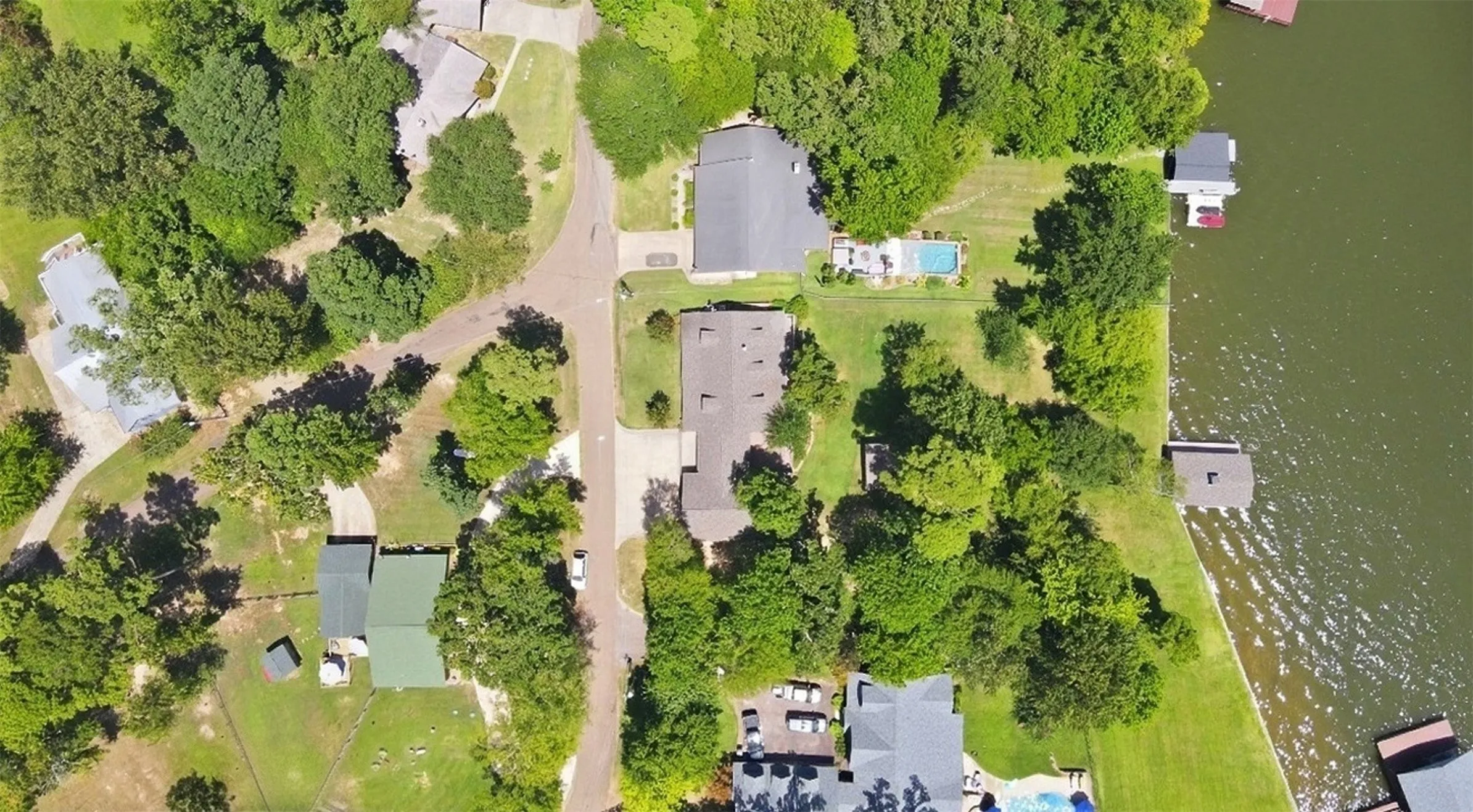Single Family Residence For Sale in Titus County , 182 County Road 2938 N, Pittsburg, Texas 75686, 4 Bedroom, 4 Bathroom, 2 Garage spaces, 2,440 Sqft, built in 1999, mls#21366147, Real Estate Agent in Pittsburg, Homes For Sale in Titus county, Homes For Sale in Pittsburg, Realtor in Pittsburg Texas, Real Estate Brokerage Independent Realty Texas, Luminita Cordes Realtor