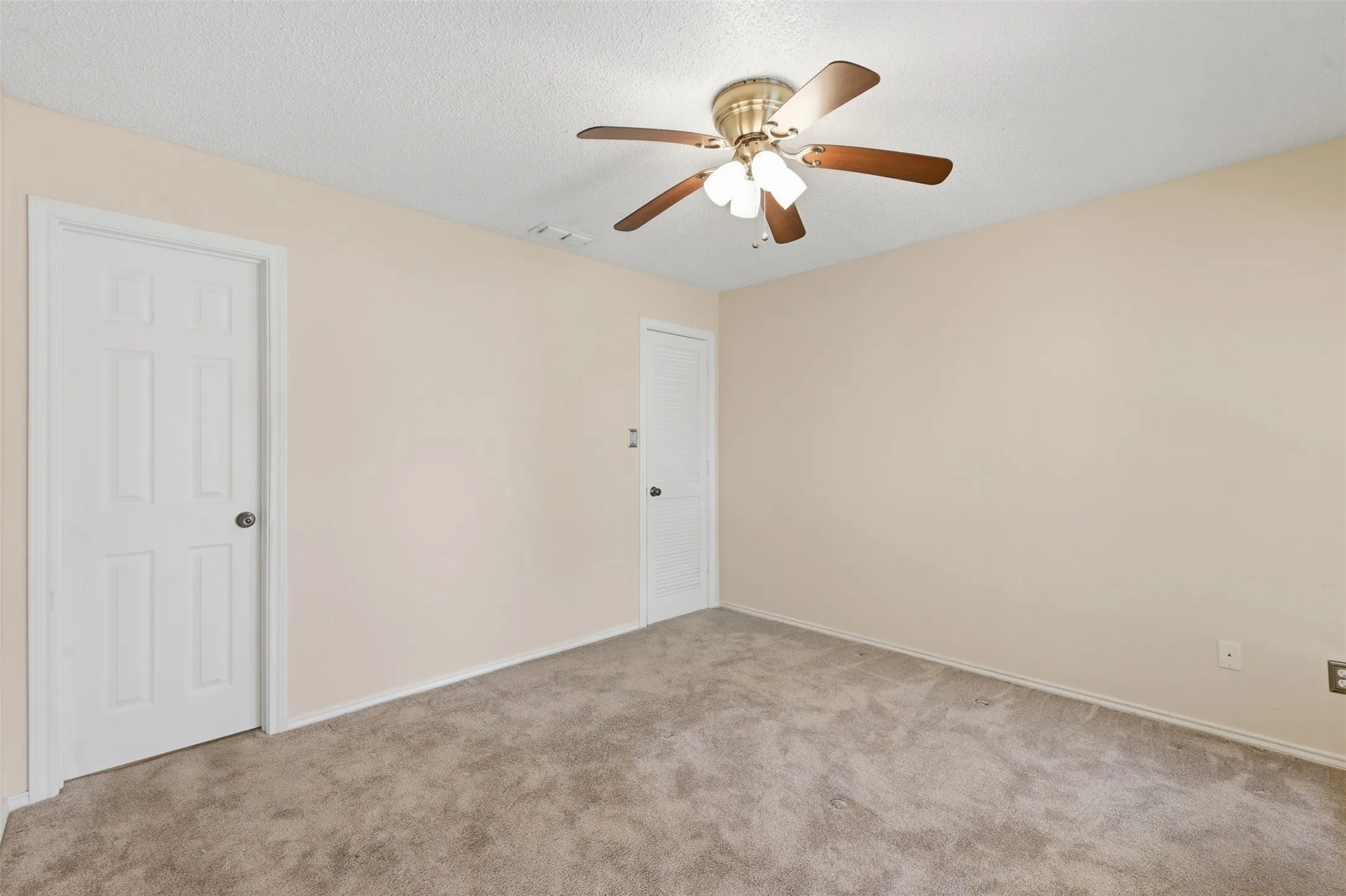 Single Family Residence For Sale in Titus County , 182 County Road 2938 N, Pittsburg, Texas 75686, 4 Bedroom, 4 Bathroom, 2 Garage spaces, 2,440 Sqft, built in 1999, mls#21366147, Real Estate Agent in Pittsburg, Homes For Sale in Titus county, Homes For Sale in Pittsburg, Realtor in Pittsburg Texas, Real Estate Brokerage Independent Realty Texas, Luminita Cordes Realtor