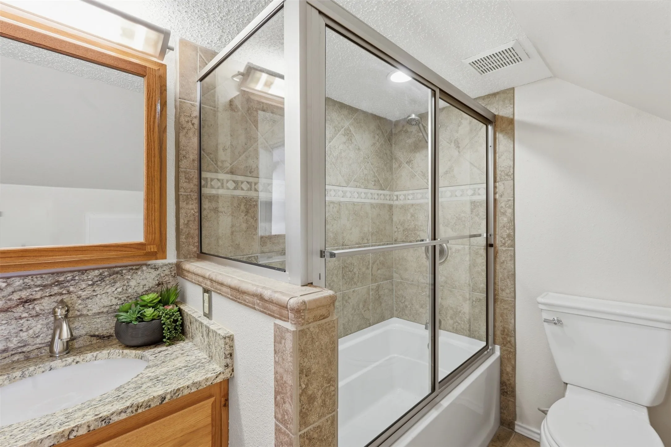 Single Family Residence For Sale in Titus County , 182 County Road 2938 N, Pittsburg, Texas 75686, 4 Bedroom, 4 Bathroom, 2 Garage spaces, 2,440 Sqft, built in 1999, mls#21366147, Real Estate Agent in Pittsburg, Homes For Sale in Titus county, Homes For Sale in Pittsburg, Realtor in Pittsburg Texas, Real Estate Brokerage Independent Realty Texas, Luminita Cordes Realtor