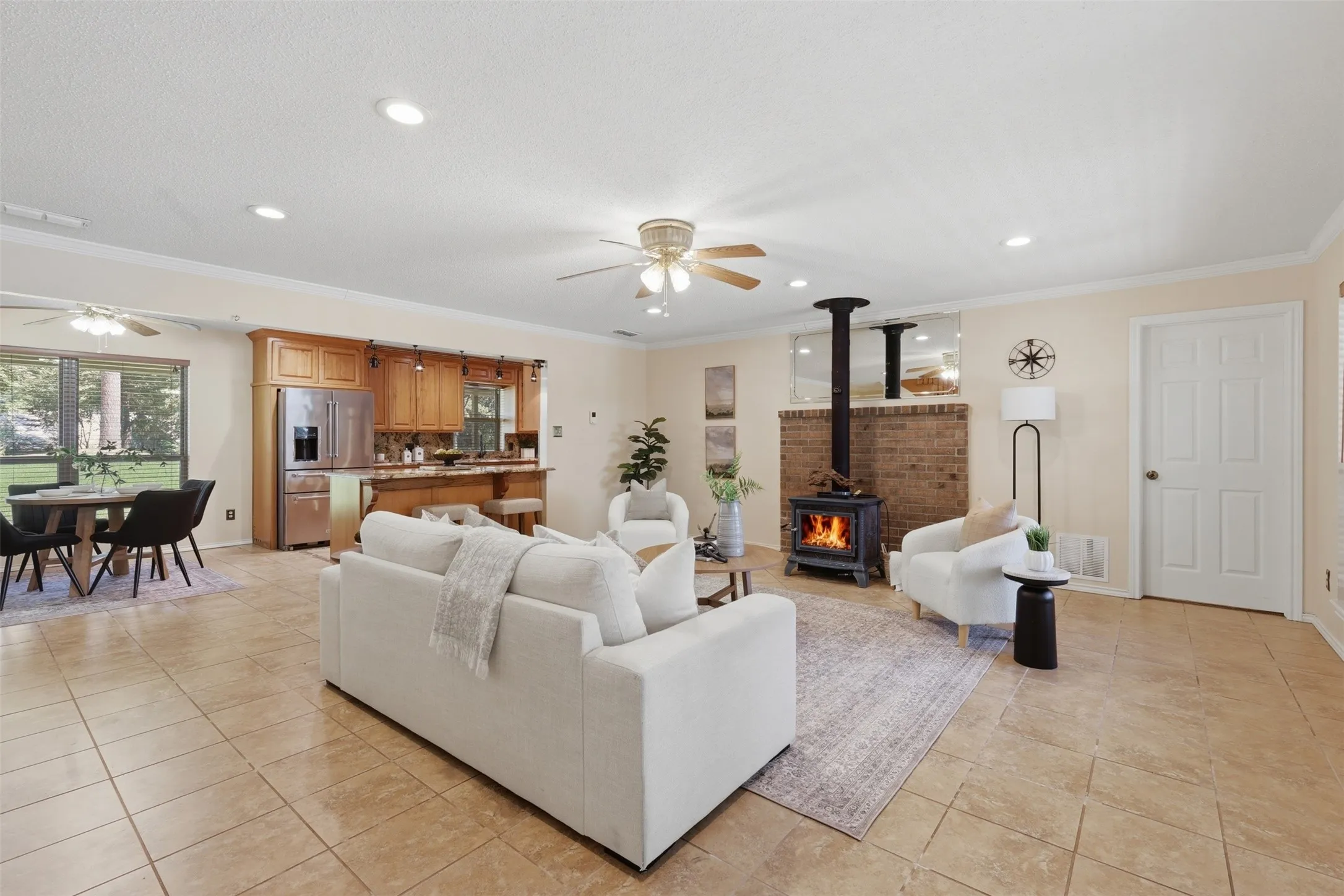 Single Family Residence For Sale in Titus County , 182 County Road 2938 N, Pittsburg, Texas 75686, 4 Bedroom, 4 Bathroom, 2 Garage spaces, 2,440 Sqft, built in 1999, mls#21366147, Real Estate Agent in Pittsburg, Homes For Sale in Titus county, Homes For Sale in Pittsburg, Realtor in Pittsburg Texas, Real Estate Brokerage Independent Realty Texas, Luminita Cordes Realtor