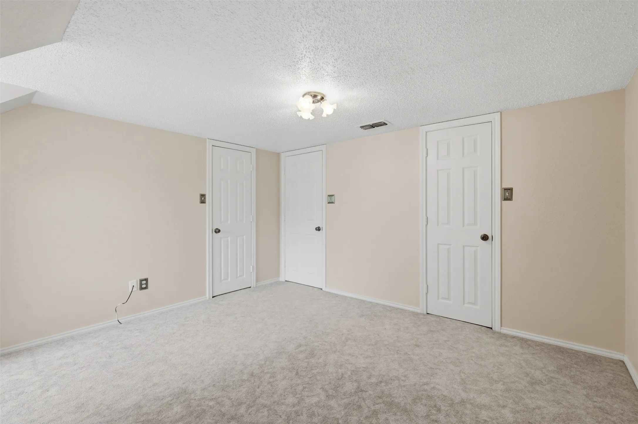 Single Family Residence For Sale in Titus County , 182 County Road 2938 N, Pittsburg, Texas 75686, 4 Bedroom, 4 Bathroom, 2 Garage spaces, 2,440 Sqft, built in 1999, mls#21366147, Real Estate Agent in Pittsburg, Homes For Sale in Titus county, Homes For Sale in Pittsburg, Realtor in Pittsburg Texas, Real Estate Brokerage Independent Realty Texas, Luminita Cordes Realtor
