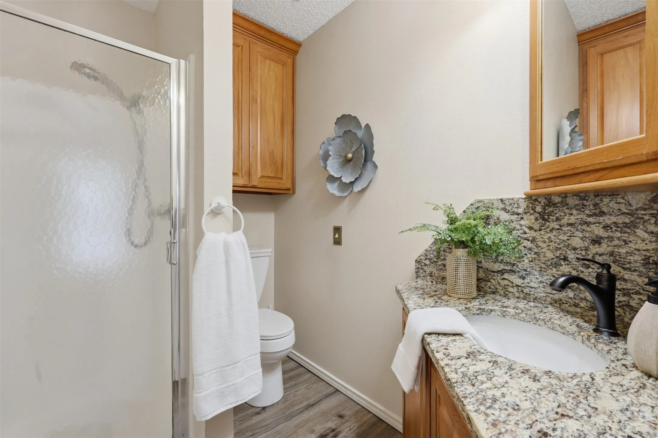 Single Family Residence For Sale in Titus County , 182 County Road 2938 N, Pittsburg, Texas 75686, 4 Bedroom, 4 Bathroom, 2 Garage spaces, 2,440 Sqft, built in 1999, mls#21366147, Real Estate Agent in Pittsburg, Homes For Sale in Titus county, Homes For Sale in Pittsburg, Realtor in Pittsburg Texas, Real Estate Brokerage Independent Realty Texas, Luminita Cordes Realtor