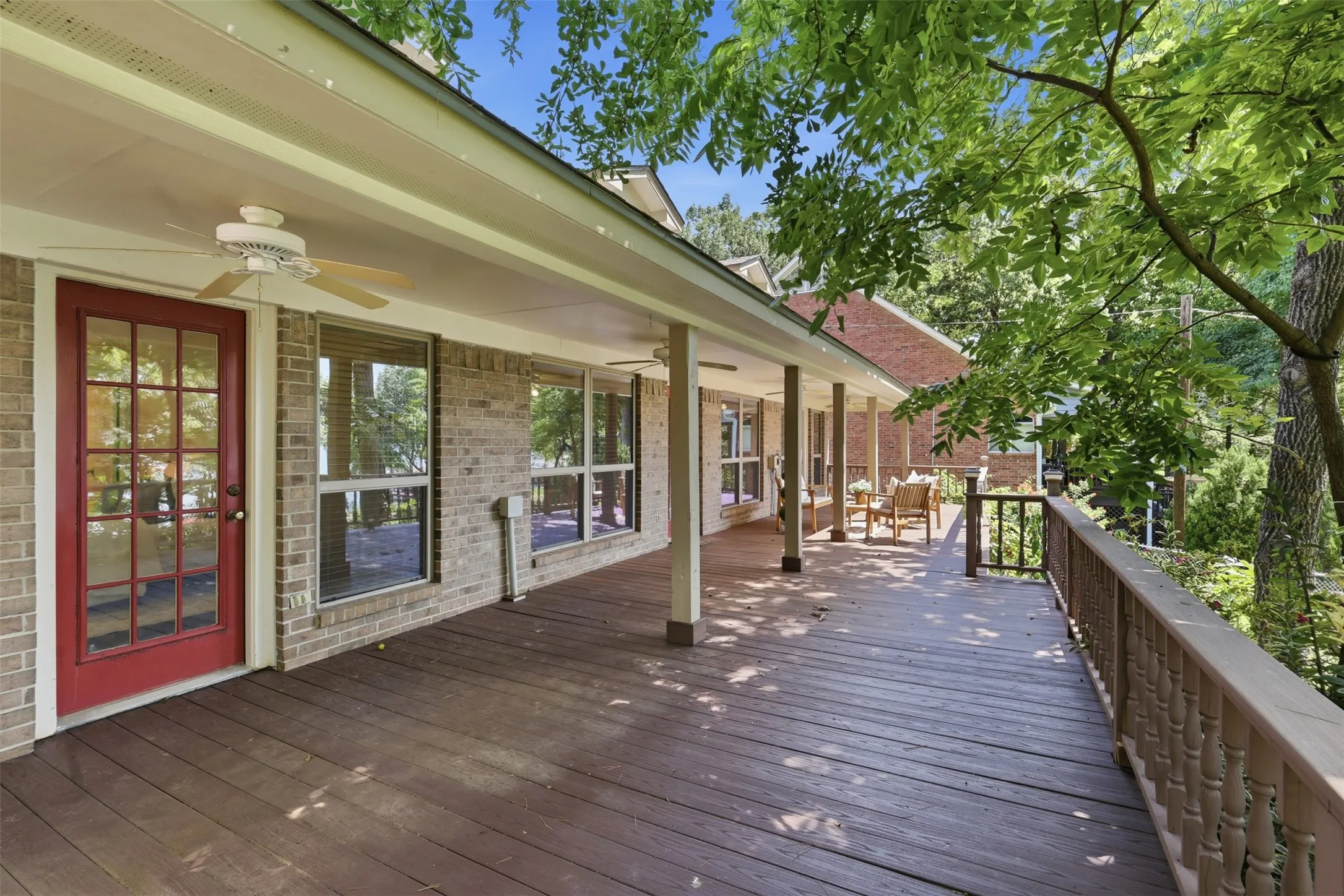 Single Family Residence For Sale in Titus County , 182 County Road 2938 N, Pittsburg, Texas 75686, 4 Bedroom, 4 Bathroom, 2 Garage spaces, 2,440 Sqft, built in 1999, mls#21366147, Real Estate Agent in Pittsburg, Homes For Sale in Titus county, Homes For Sale in Pittsburg, Realtor in Pittsburg Texas, Real Estate Brokerage Independent Realty Texas, Luminita Cordes Realtor