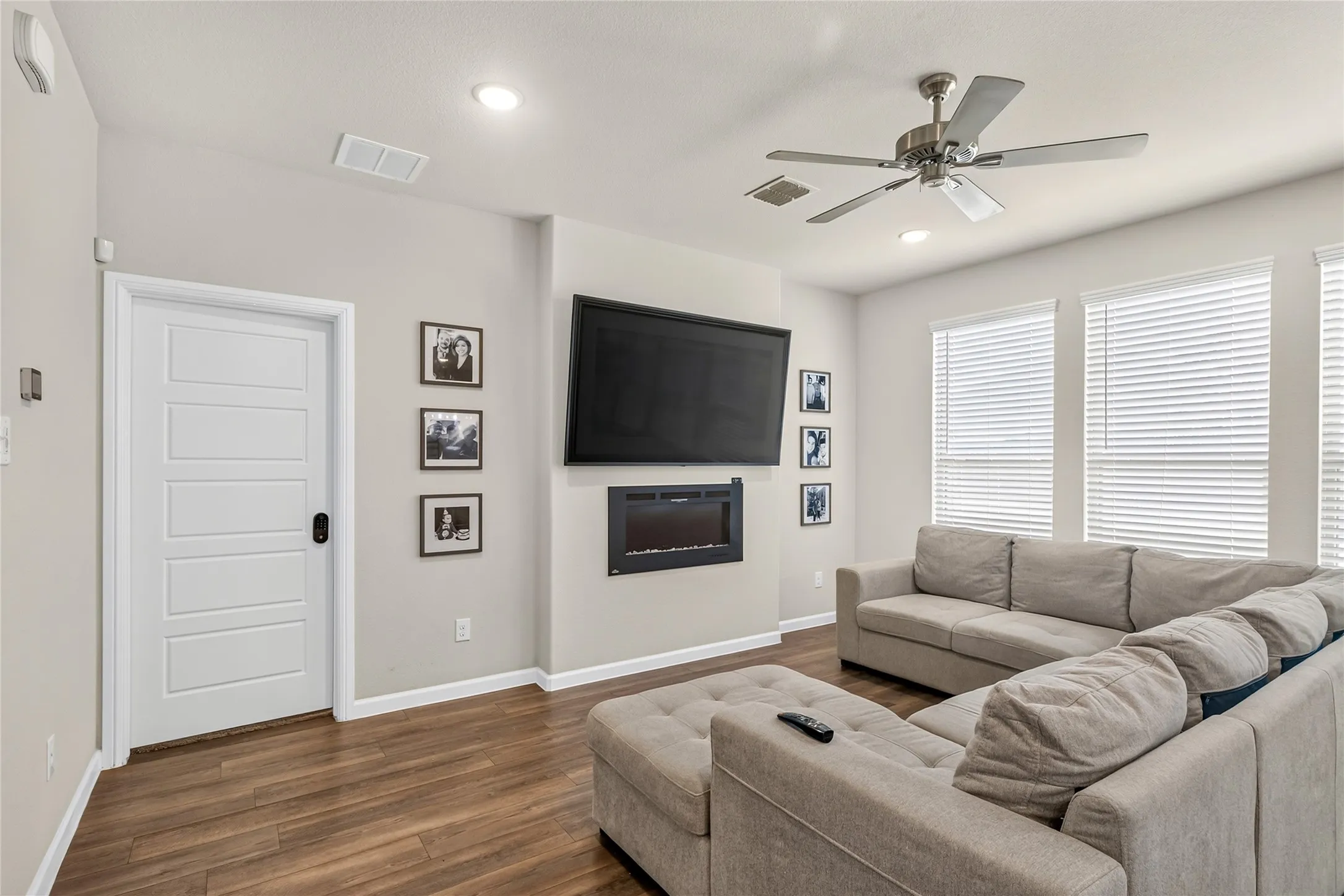 Single Family Residence For Sale in Collin County , 628 Hidden Cove Drive, Princeton, Texas 75407, 4 Bedroom, 3 Bathroom, 2 Garage spaces, 2,436 Sqft, built in 2019, mls#21366559, Real Estate Agent in Princeton, Homes For Sale in Collin county, Homes For Sale in Princeton, Realtor in Princeton Texas, Real Estate Brokerage Independent Realty Texas, Luminita Cordes Realtor