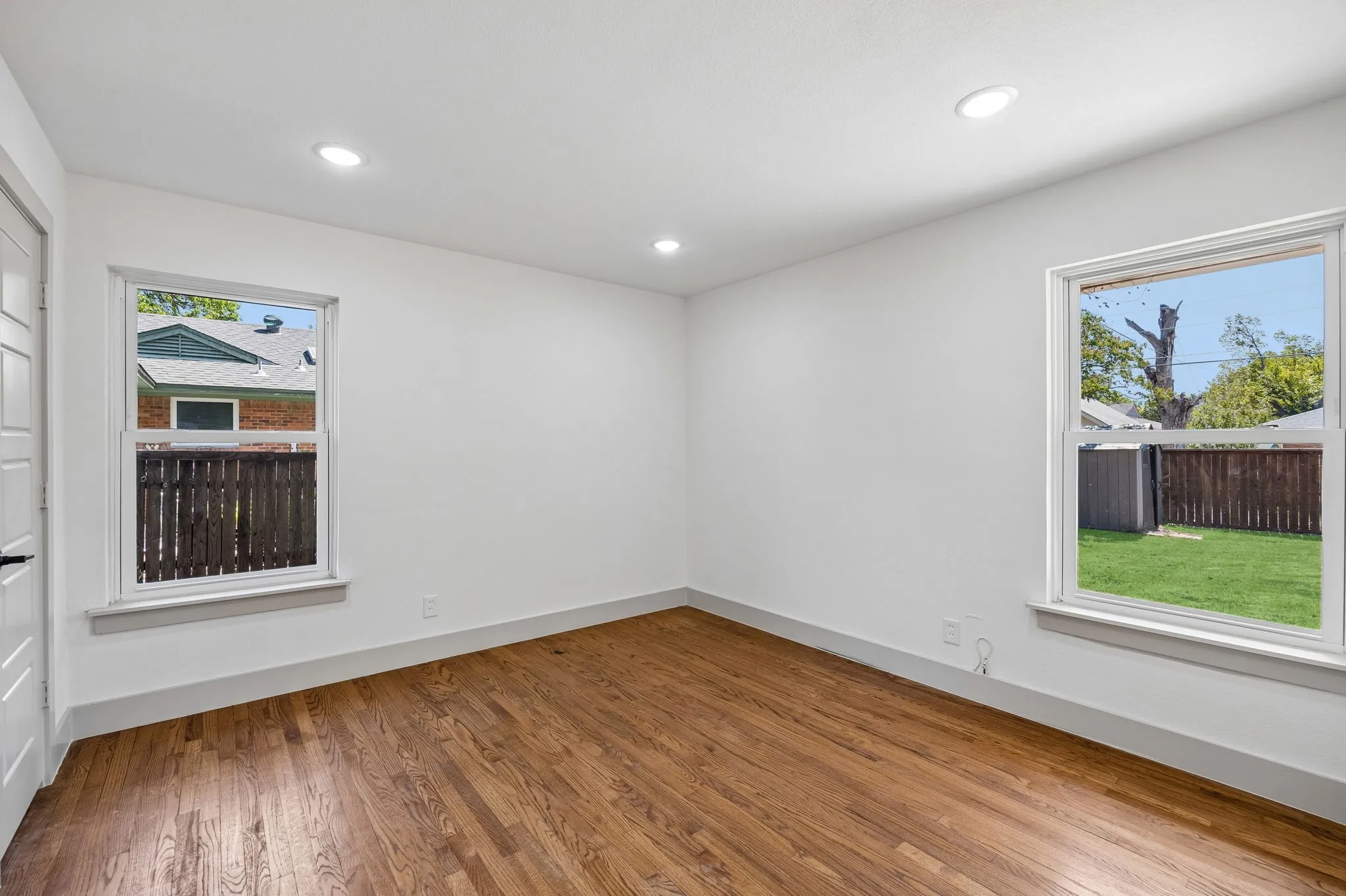 Single Family Residence For Sale in Dallas County , 10060 San Lorenzo Drive, Dallas, Texas 75228, 3 Bedroom, 3 Bathroom, Garage spaces, 1,590 Sqft, built in 1955, mls#21366471, Real Estate Agent in Dallas, Homes For Sale in Dallas county, Homes For Sale in Dallas, Realtor in Dallas Texas, Real Estate Brokerage Independent Realty Texas, Luminita Cordes Realtor