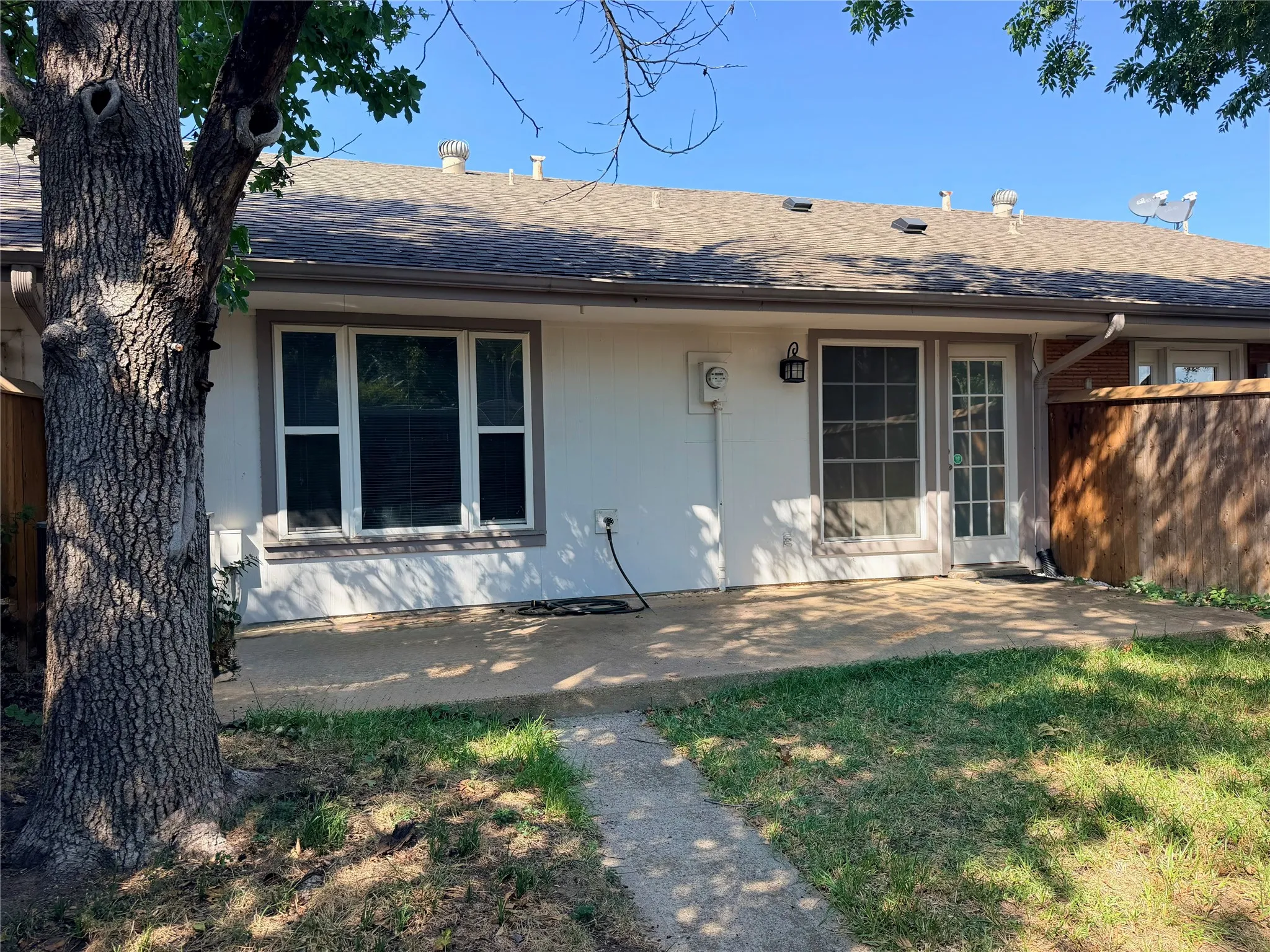 Townhouse For Sale in Dallas County , 13702 FLAGSTONE Lane, Dallas, Texas 75240, 2 Bedroom, 2 Bathroom, Garage spaces, 1,084 Sqft, built in 1970, mls#21366799, Real Estate Agent in Dallas, Homes For Sale in Dallas county, Homes For Sale in Dallas, Realtor in Dallas Texas, Real Estate Brokerage Independent Realty Texas, Luminita Cordes Realtor