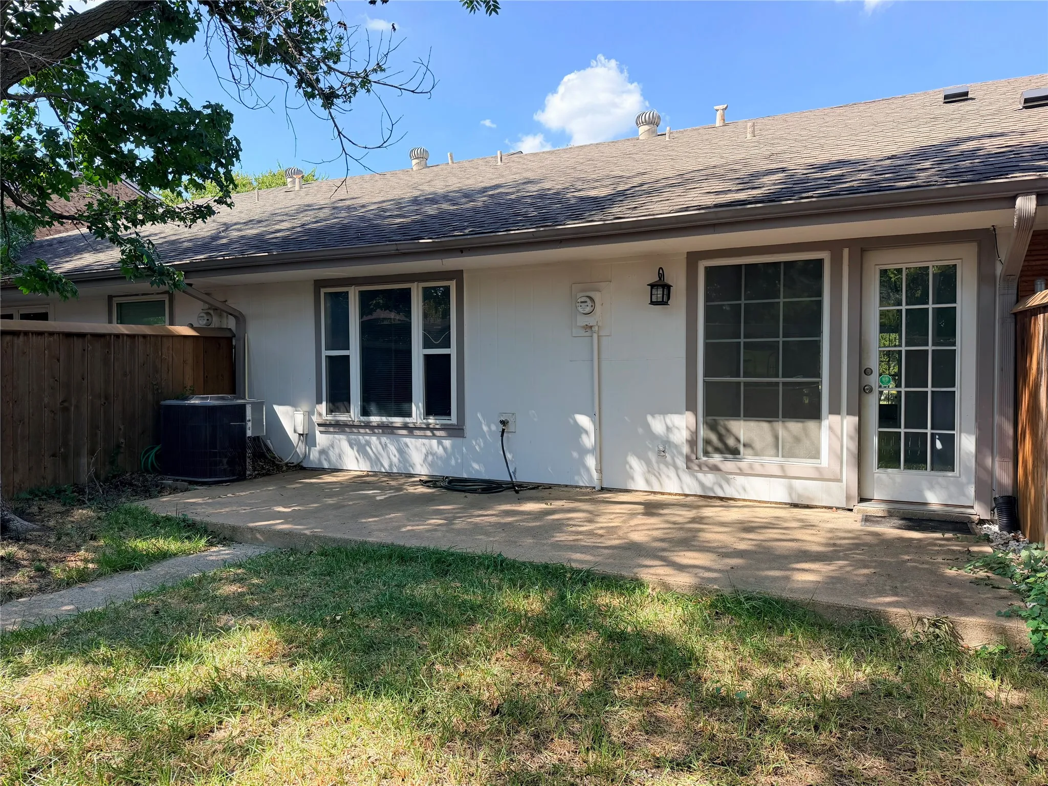 Townhouse For Sale in Dallas County , 13702 FLAGSTONE Lane, Dallas, Texas 75240, 2 Bedroom, 2 Bathroom, Garage spaces, 1,084 Sqft, built in 1970, mls#21366799, Real Estate Agent in Dallas, Homes For Sale in Dallas county, Homes For Sale in Dallas, Realtor in Dallas Texas, Real Estate Brokerage Independent Realty Texas, Luminita Cordes Realtor