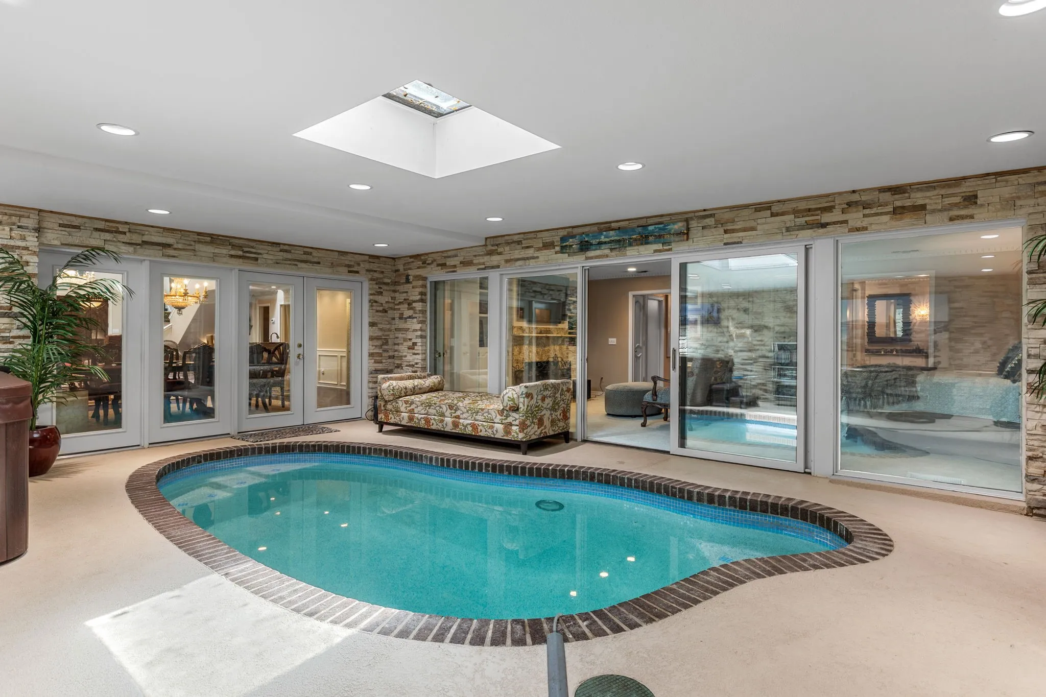 Condominium For Sale in Wichita County , 14 Waverly Place, Wichita Falls, Texas 76301, 6 Bedroom, 7 Bathroom, 2 Garage spaces, 4,598 Sqft, built in 1981, mls#21366800, Real Estate Agent in Wichita Falls, Homes For Sale in Wichita county, Homes For Sale in Wichita Falls, Realtor in Wichita Falls Texas, Real Estate Brokerage Independent Realty Texas, Luminita Cordes Realtor