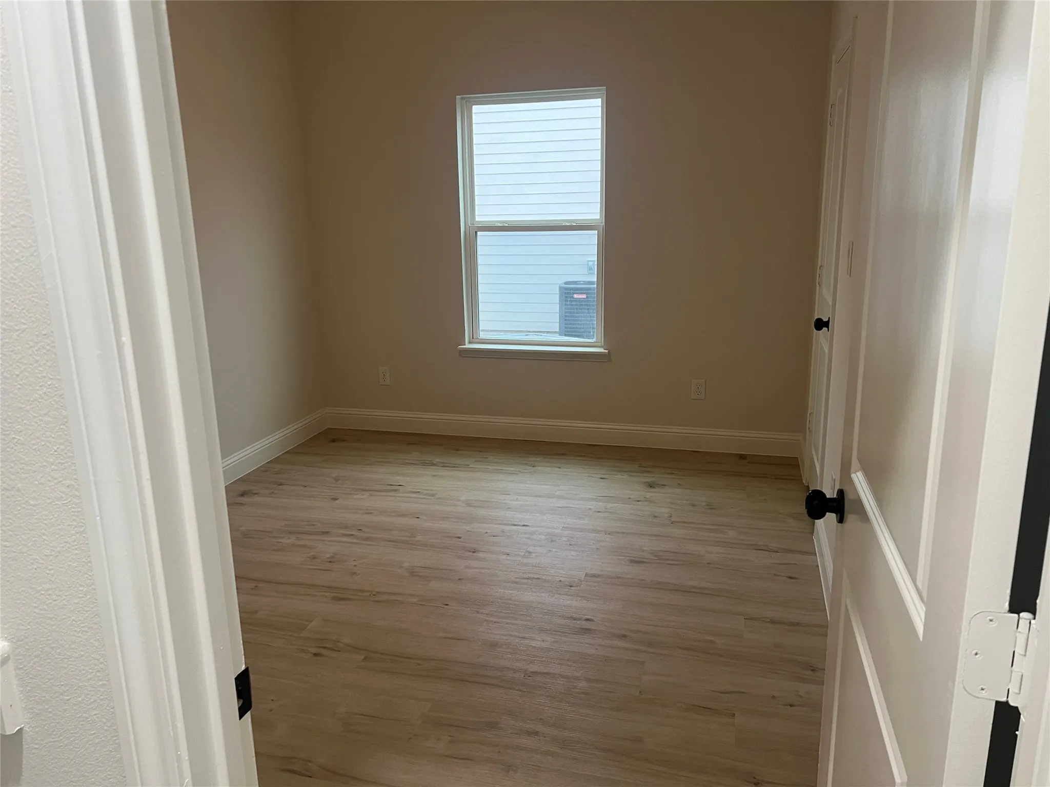 Wood-finish flooring with neutral wall tones
