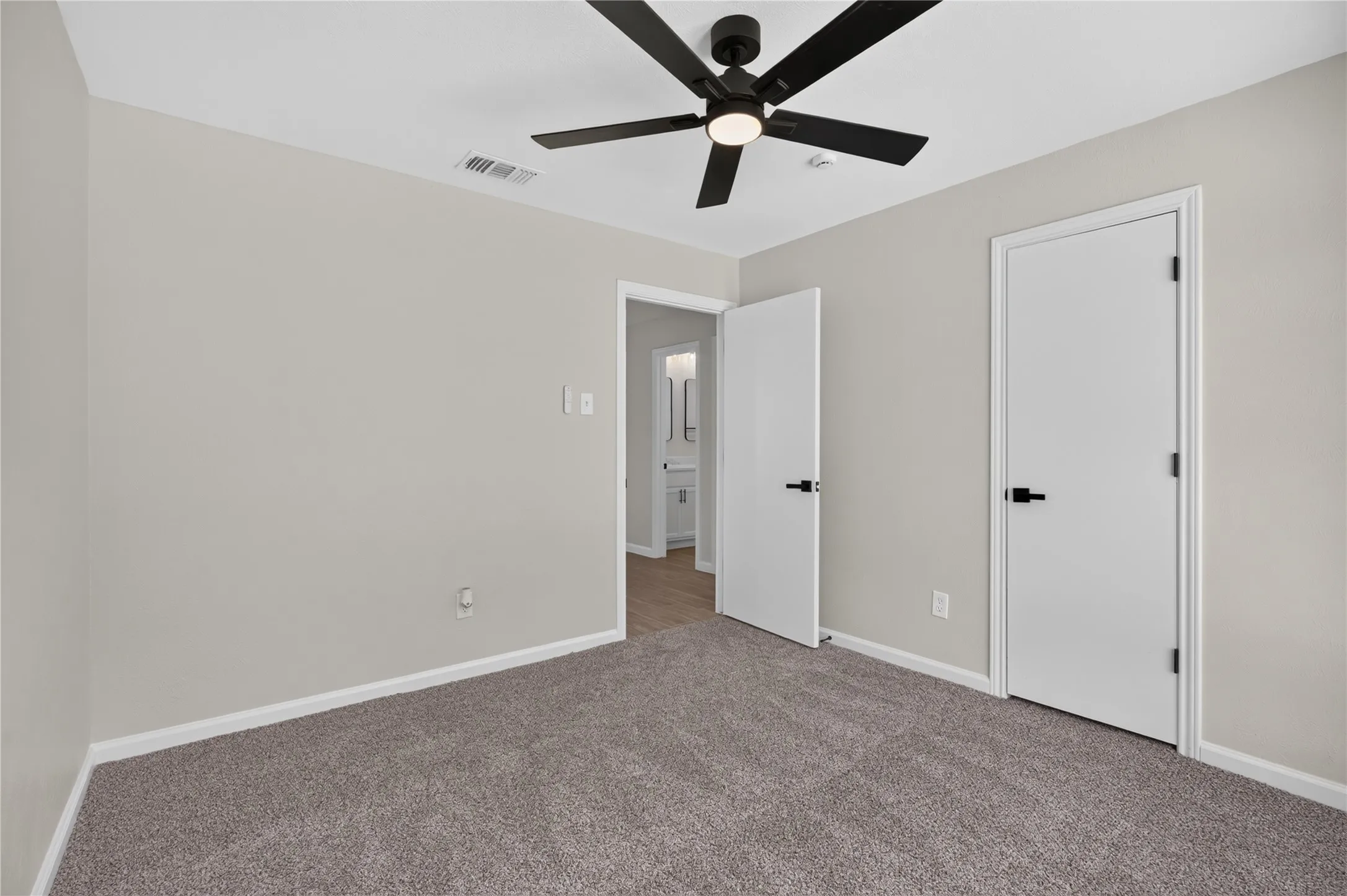 Single Family Residence For Sale in Dallas County , 319 Hummingbird Lane, Duncanville, Texas 75137, 4 Bedroom, 3 Bathroom, 2 Garage spaces, 2,117 Sqft, built in 1979, mls#21366618, Real Estate Agent in Duncanville, Homes For Sale in Dallas county, Homes For Sale in Duncanville, Realtor in Duncanville Texas, Real Estate Brokerage Independent Realty Texas, Luminita Cordes Realtor