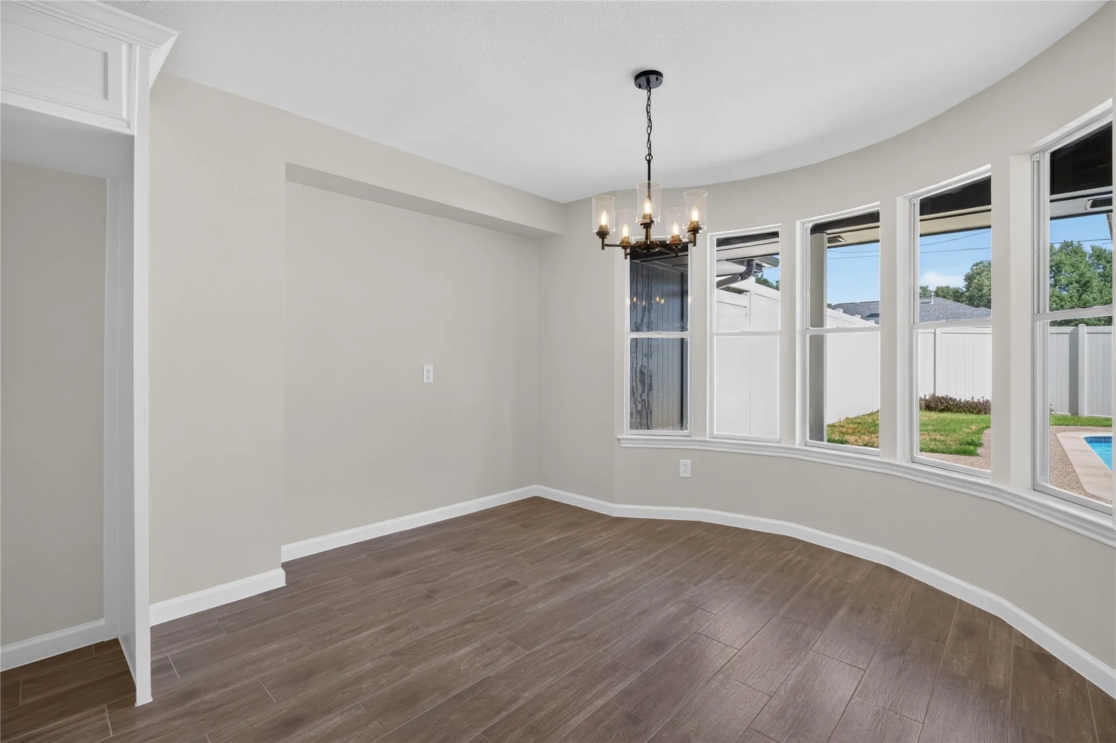Single Family Residence For Sale in Dallas County , 319 Hummingbird Lane, Duncanville, Texas 75137, 4 Bedroom, 3 Bathroom, 2 Garage spaces, 2,117 Sqft, built in 1979, mls#21366618, Real Estate Agent in Duncanville, Homes For Sale in Dallas county, Homes For Sale in Duncanville, Realtor in Duncanville Texas, Real Estate Brokerage Independent Realty Texas, Luminita Cordes Realtor