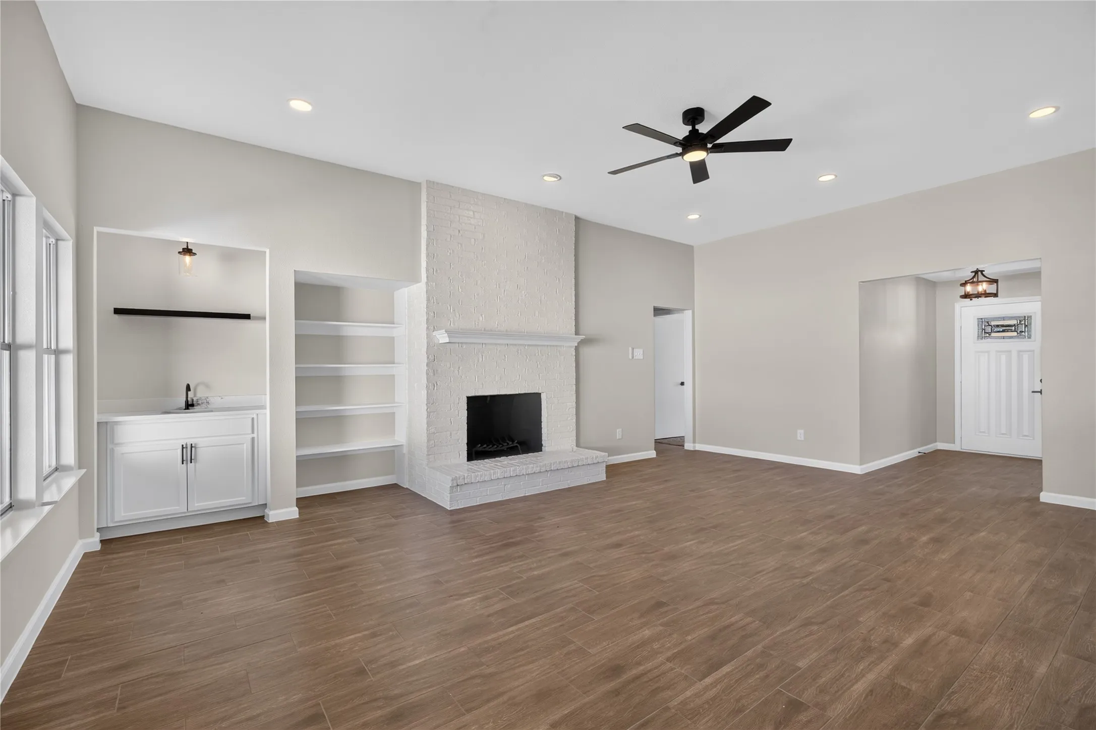 Single Family Residence For Sale in Dallas County , 319 Hummingbird Lane, Duncanville, Texas 75137, 4 Bedroom, 3 Bathroom, 2 Garage spaces, 2,117 Sqft, built in 1979, mls#21366618, Real Estate Agent in Duncanville, Homes For Sale in Dallas county, Homes For Sale in Duncanville, Realtor in Duncanville Texas, Real Estate Brokerage Independent Realty Texas, Luminita Cordes Realtor