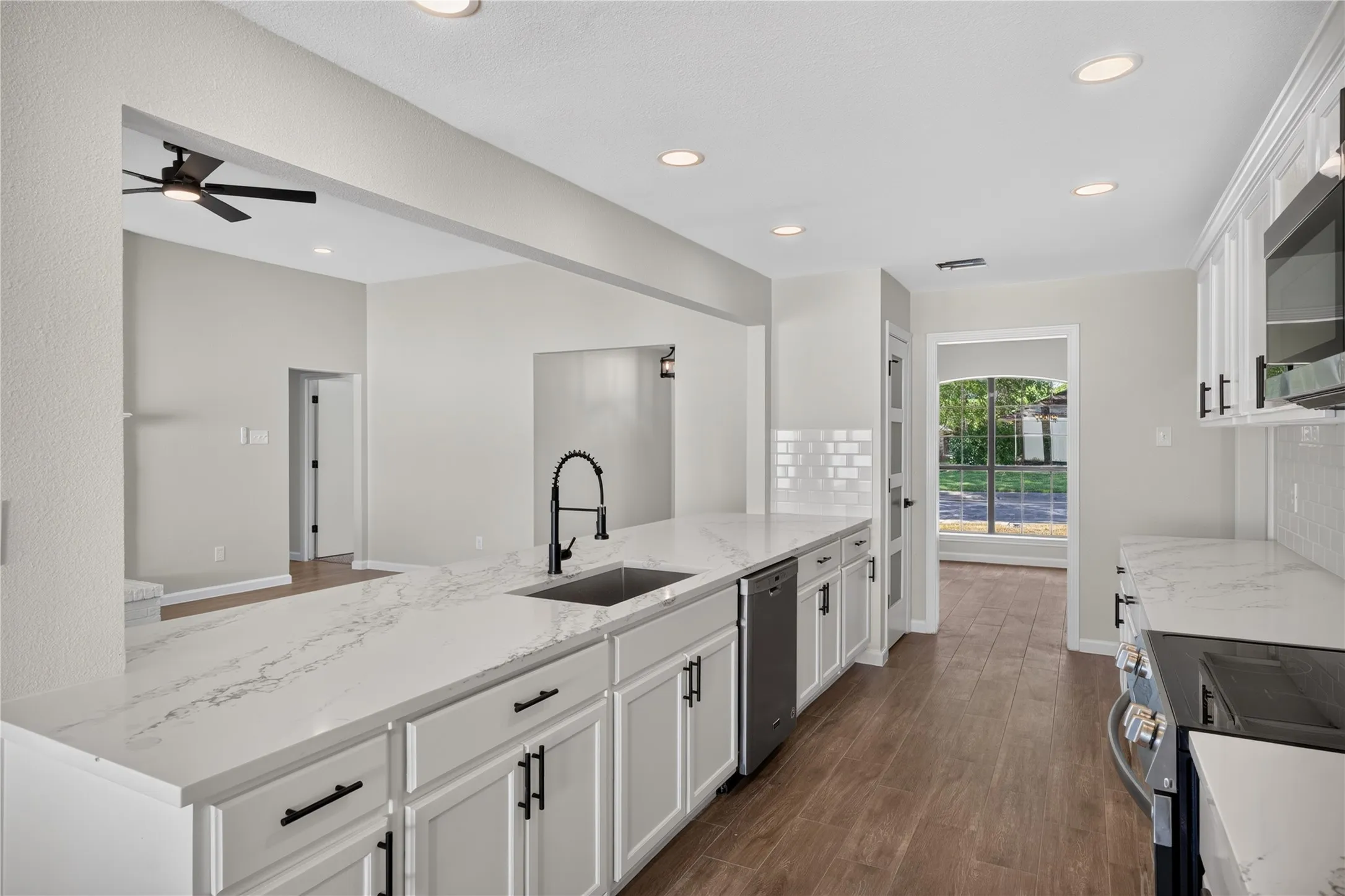 Single Family Residence For Sale in Dallas County , 319 Hummingbird Lane, Duncanville, Texas 75137, 4 Bedroom, 3 Bathroom, 2 Garage spaces, 2,117 Sqft, built in 1979, mls#21366618, Real Estate Agent in Duncanville, Homes For Sale in Dallas county, Homes For Sale in Duncanville, Realtor in Duncanville Texas, Real Estate Brokerage Independent Realty Texas, Luminita Cordes Realtor