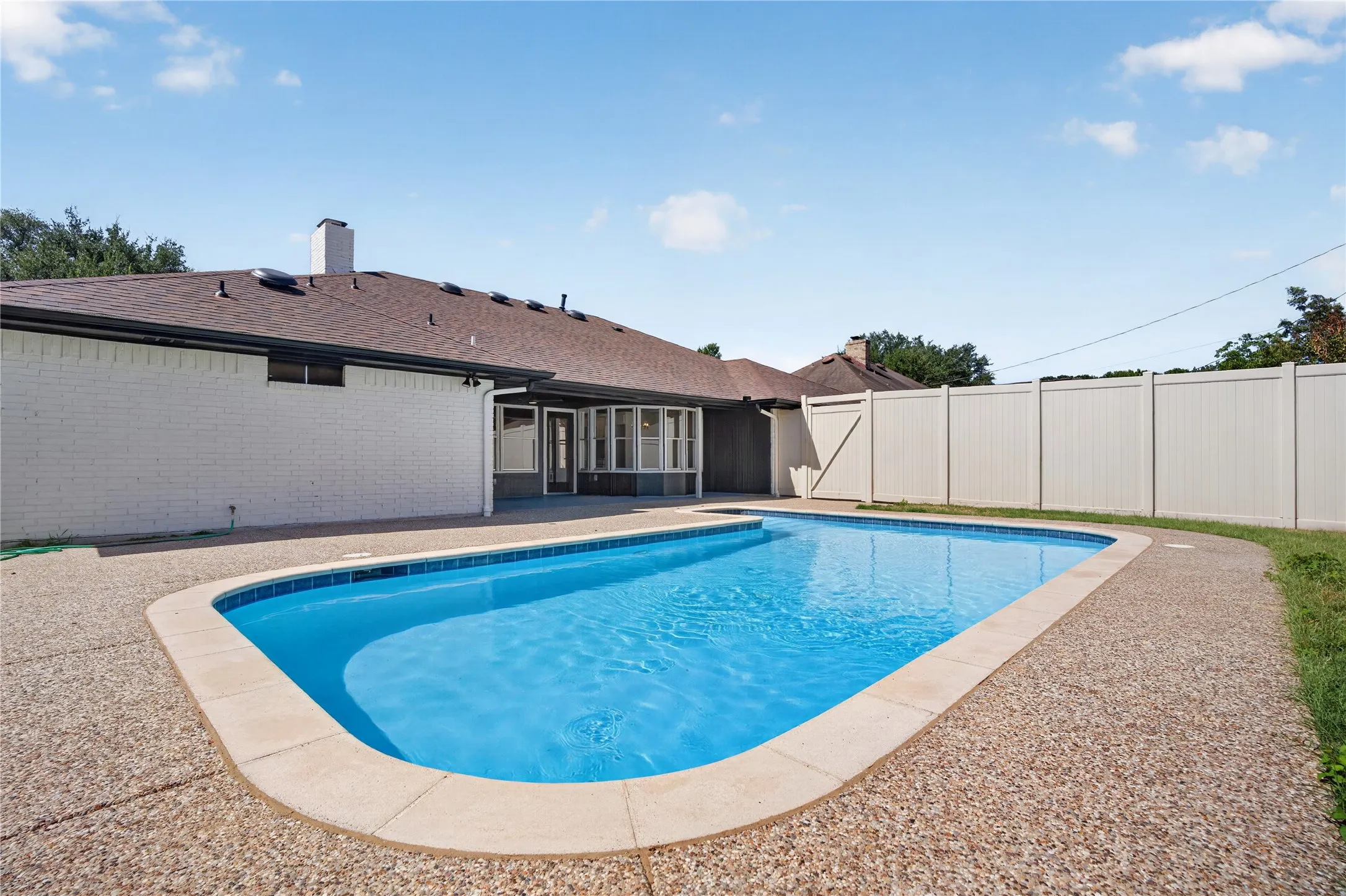 Single Family Residence For Sale in Dallas County , 319 Hummingbird Lane, Duncanville, Texas 75137, 4 Bedroom, 3 Bathroom, 2 Garage spaces, 2,117 Sqft, built in 1979, mls#21366618, Real Estate Agent in Duncanville, Homes For Sale in Dallas county, Homes For Sale in Duncanville, Realtor in Duncanville Texas, Real Estate Brokerage Independent Realty Texas, Luminita Cordes Realtor