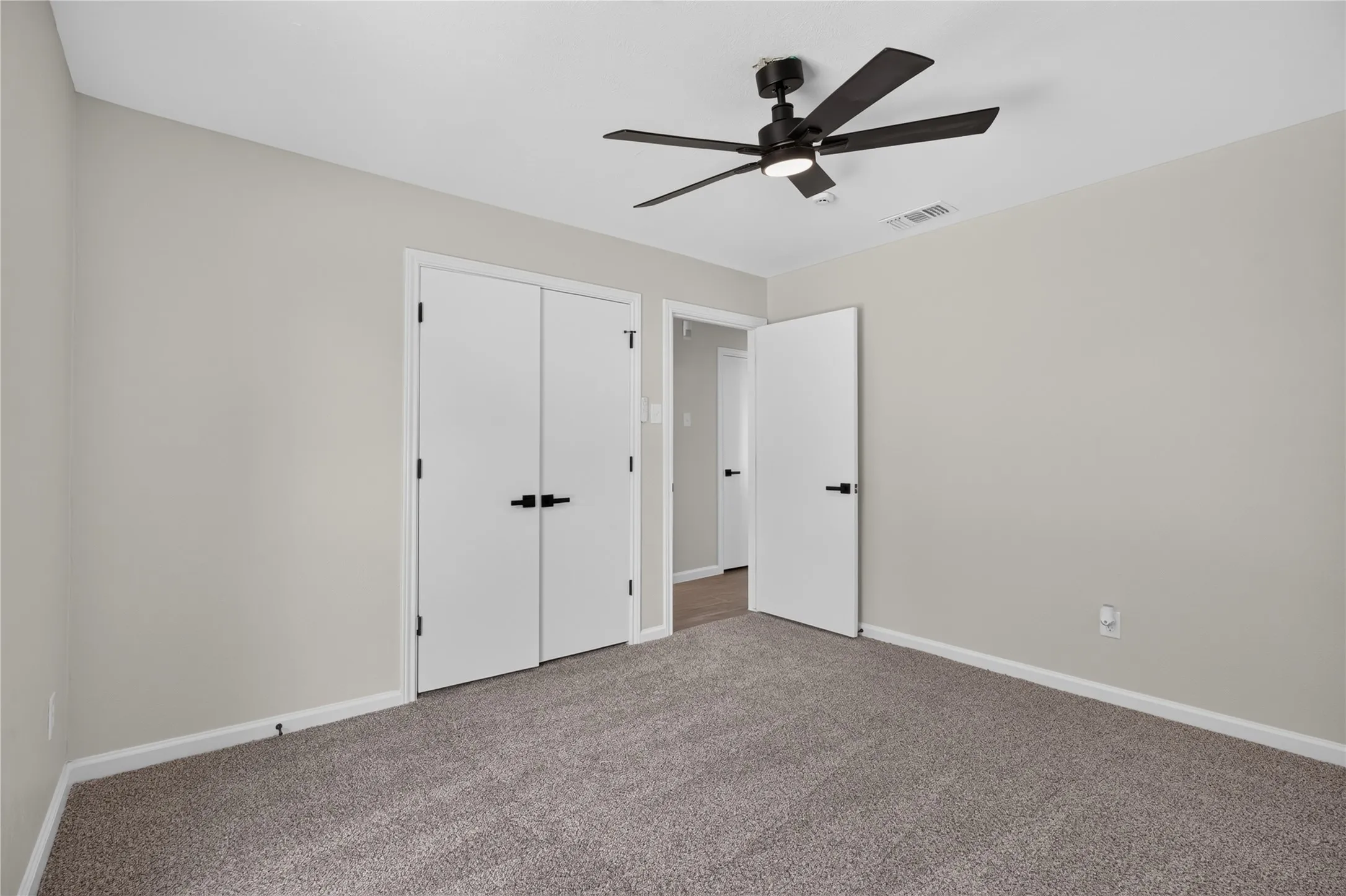 Single Family Residence For Sale in Dallas County , 319 Hummingbird Lane, Duncanville, Texas 75137, 4 Bedroom, 3 Bathroom, 2 Garage spaces, 2,117 Sqft, built in 1979, mls#21366618, Real Estate Agent in Duncanville, Homes For Sale in Dallas county, Homes For Sale in Duncanville, Realtor in Duncanville Texas, Real Estate Brokerage Independent Realty Texas, Luminita Cordes Realtor