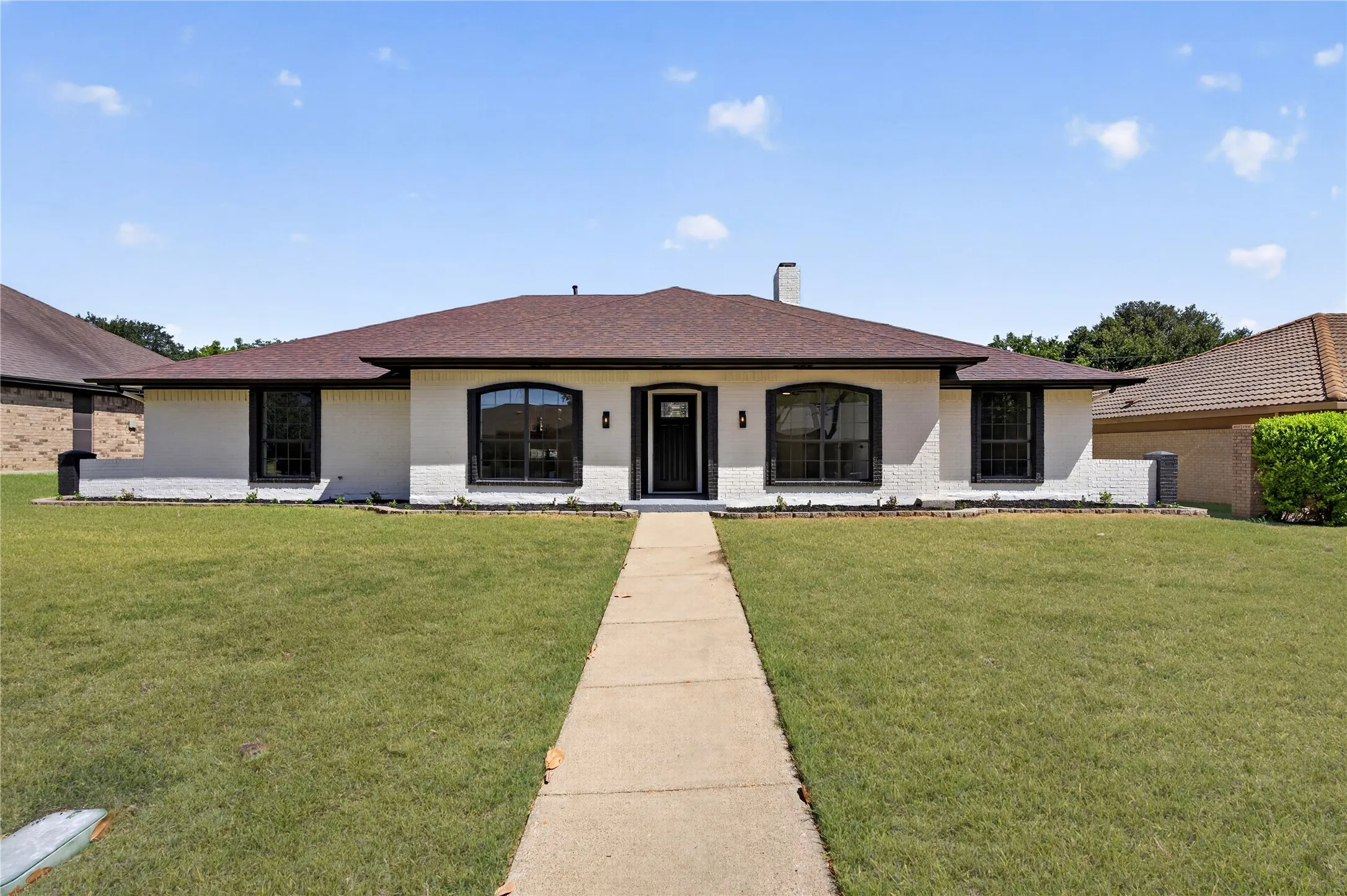 Single Family Residence For Sale in Dallas County , 319 Hummingbird Lane, Duncanville, Texas 75137, 4 Bedroom, 3 Bathroom, 2 Garage spaces, 2,117 Sqft, built in 1979, mls#21366618, Real Estate Agent in Duncanville, Homes For Sale in Dallas county, Homes For Sale in Duncanville, Realtor in Duncanville Texas, Real Estate Brokerage Independent Realty Texas, Luminita Cordes Realtor