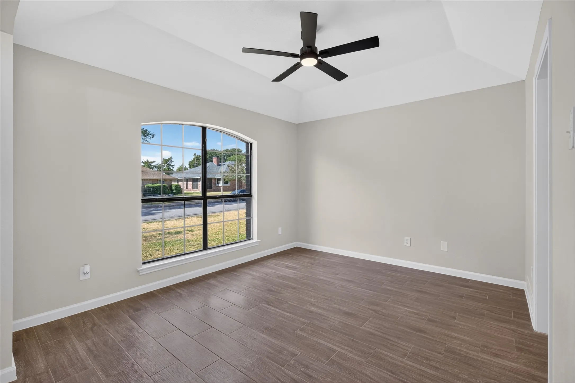 Single Family Residence For Sale in Dallas County , 319 Hummingbird Lane, Duncanville, Texas 75137, 4 Bedroom, 3 Bathroom, 2 Garage spaces, 2,117 Sqft, built in 1979, mls#21366618, Real Estate Agent in Duncanville, Homes For Sale in Dallas county, Homes For Sale in Duncanville, Realtor in Duncanville Texas, Real Estate Brokerage Independent Realty Texas, Luminita Cordes Realtor