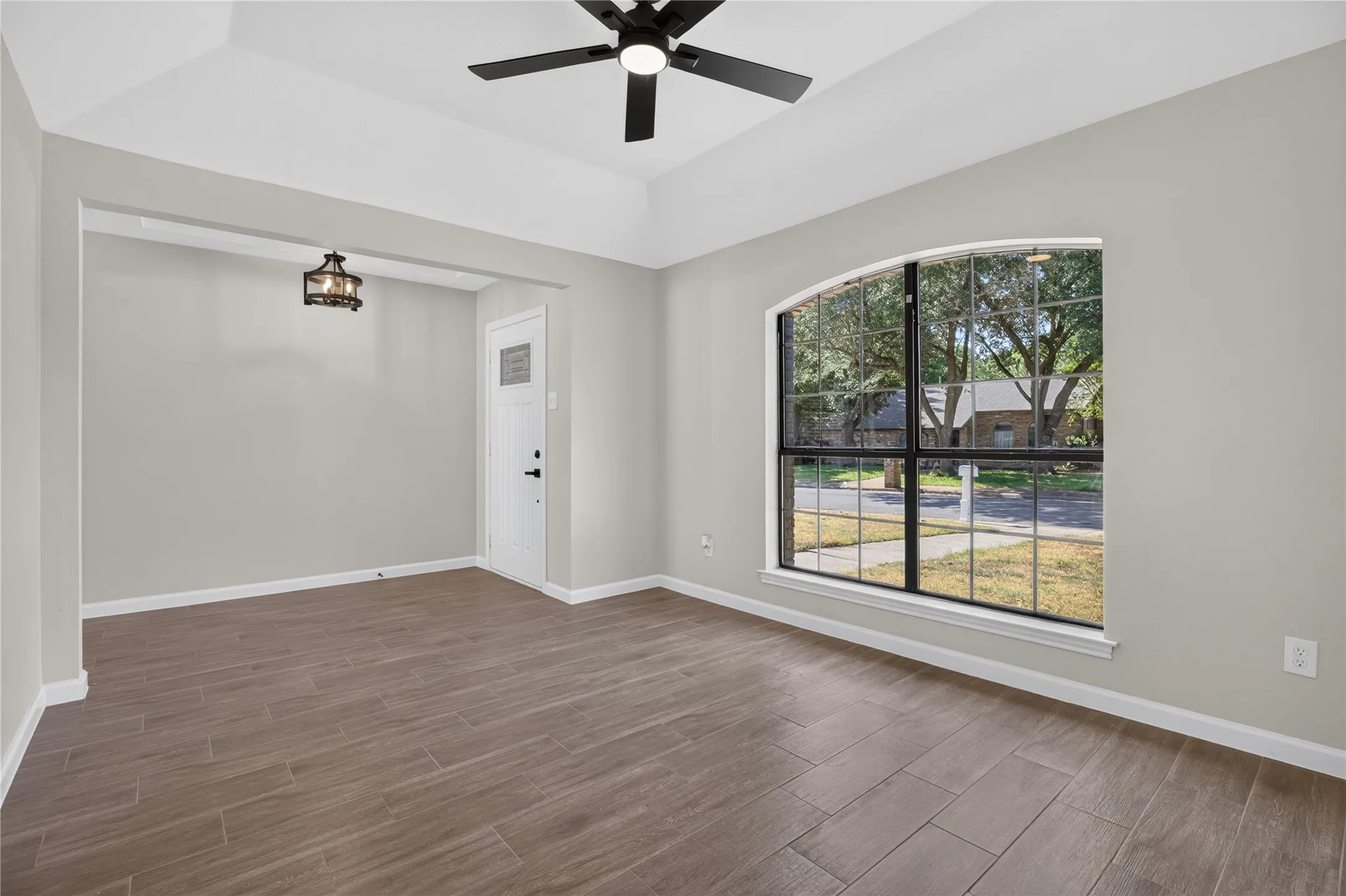 Single Family Residence For Sale in Dallas County , 319 Hummingbird Lane, Duncanville, Texas 75137, 4 Bedroom, 3 Bathroom, 2 Garage spaces, 2,117 Sqft, built in 1979, mls#21366618, Real Estate Agent in Duncanville, Homes For Sale in Dallas county, Homes For Sale in Duncanville, Realtor in Duncanville Texas, Real Estate Brokerage Independent Realty Texas, Luminita Cordes Realtor