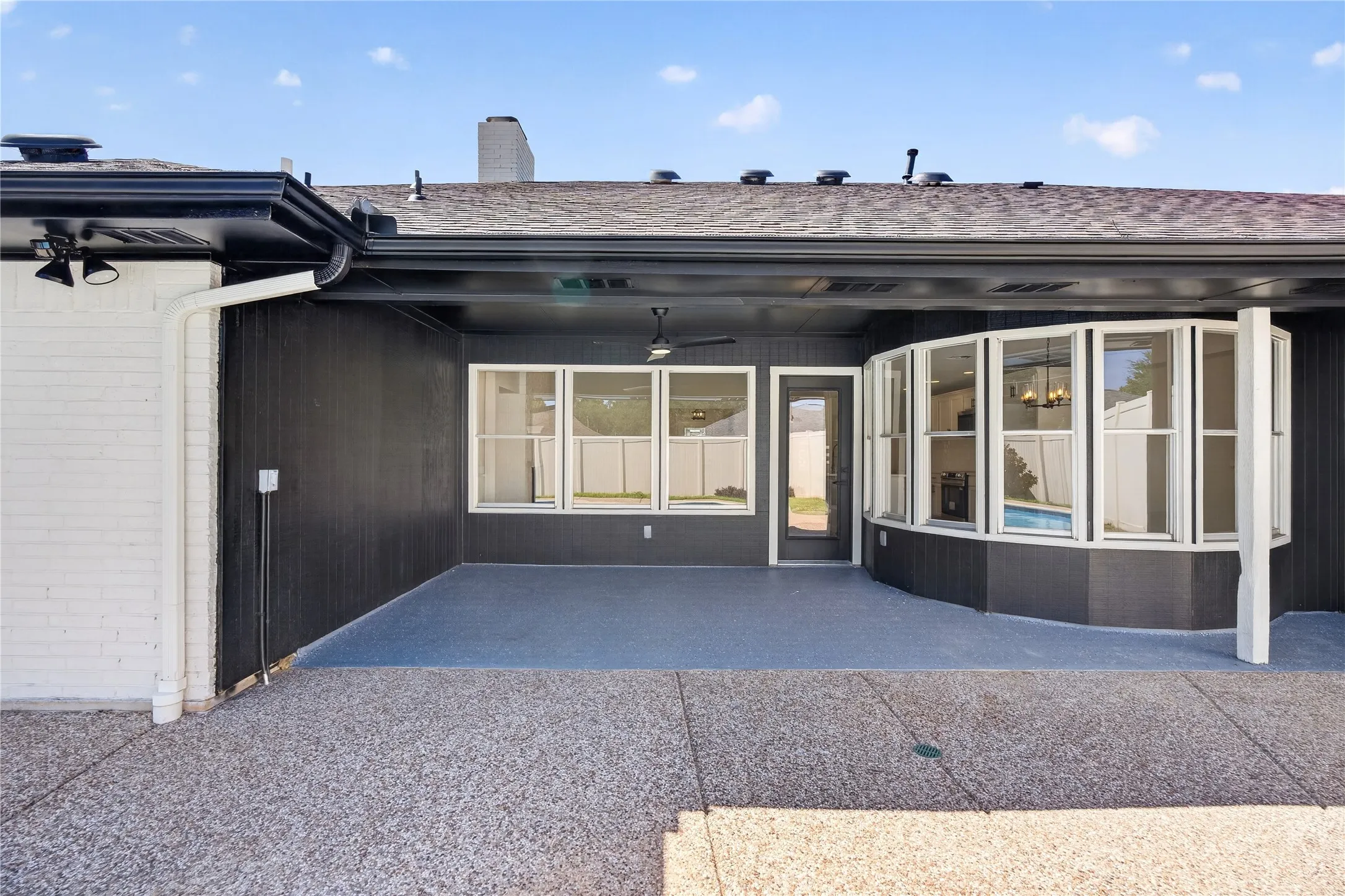 Single Family Residence For Sale in Dallas County , 319 Hummingbird Lane, Duncanville, Texas 75137, 4 Bedroom, 3 Bathroom, 2 Garage spaces, 2,117 Sqft, built in 1979, mls#21366618, Real Estate Agent in Duncanville, Homes For Sale in Dallas county, Homes For Sale in Duncanville, Realtor in Duncanville Texas, Real Estate Brokerage Independent Realty Texas, Luminita Cordes Realtor