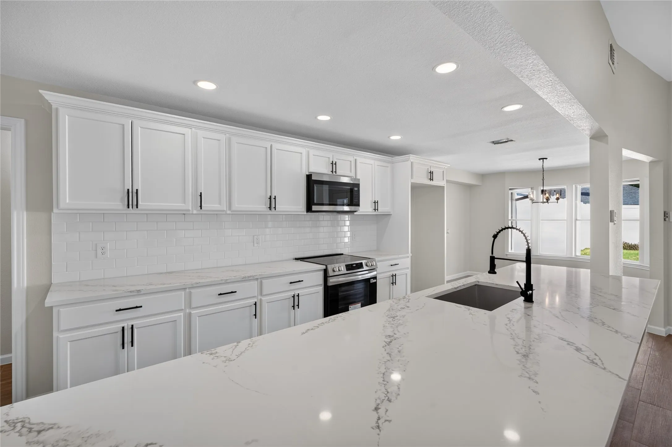 Single Family Residence For Sale in Dallas County , 319 Hummingbird Lane, Duncanville, Texas 75137, 4 Bedroom, 3 Bathroom, 2 Garage spaces, 2,117 Sqft, built in 1979, mls#21366618, Real Estate Agent in Duncanville, Homes For Sale in Dallas county, Homes For Sale in Duncanville, Realtor in Duncanville Texas, Real Estate Brokerage Independent Realty Texas, Luminita Cordes Realtor