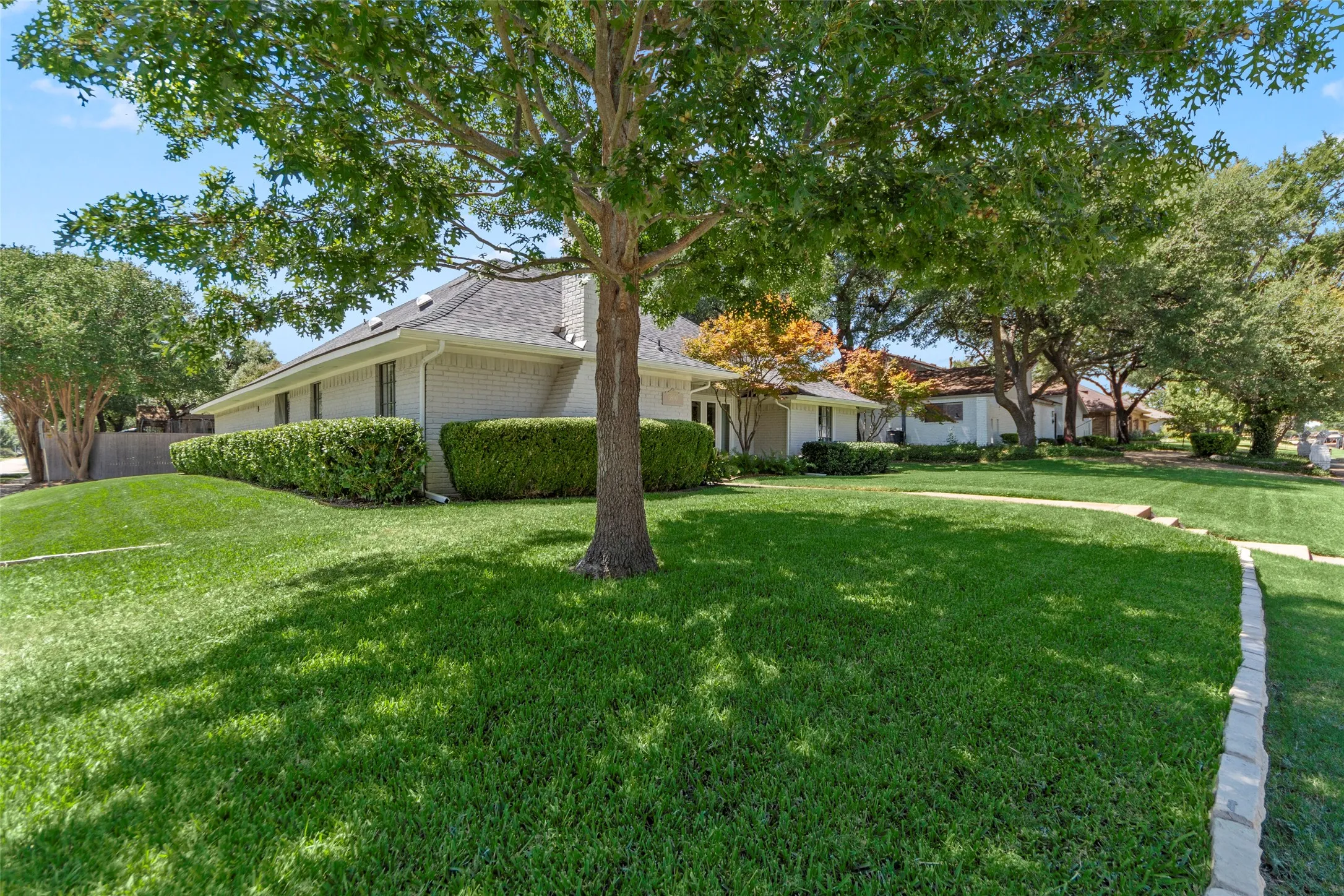 Single Family Residence For Sale in Collin County , 1800 Cross Bend Road, Plano, Texas 75023, 4 Bedroom, 3 Bathroom, 22 Garage spaces, 2,263 Sqft, built in 1976, mls#21366753, Real Estate Agent in Plano, Homes For Sale in Collin county, Homes For Sale in Plano, Realtor in Plano Texas, Real Estate Brokerage Independent Realty Texas, Luminita Cordes Realtor