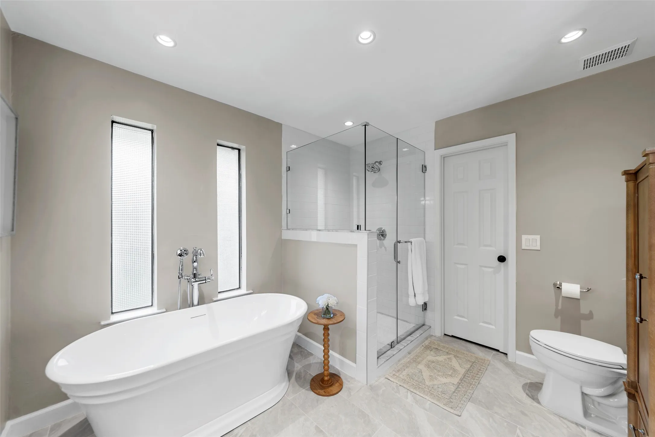 Single Family Residence For Sale in Collin County , 1800 Cross Bend Road, Plano, Texas 75023, 4 Bedroom, 3 Bathroom, 22 Garage spaces, 2,263 Sqft, built in 1976, mls#21366753, Real Estate Agent in Plano, Homes For Sale in Collin county, Homes For Sale in Plano, Realtor in Plano Texas, Real Estate Brokerage Independent Realty Texas, Luminita Cordes Realtor