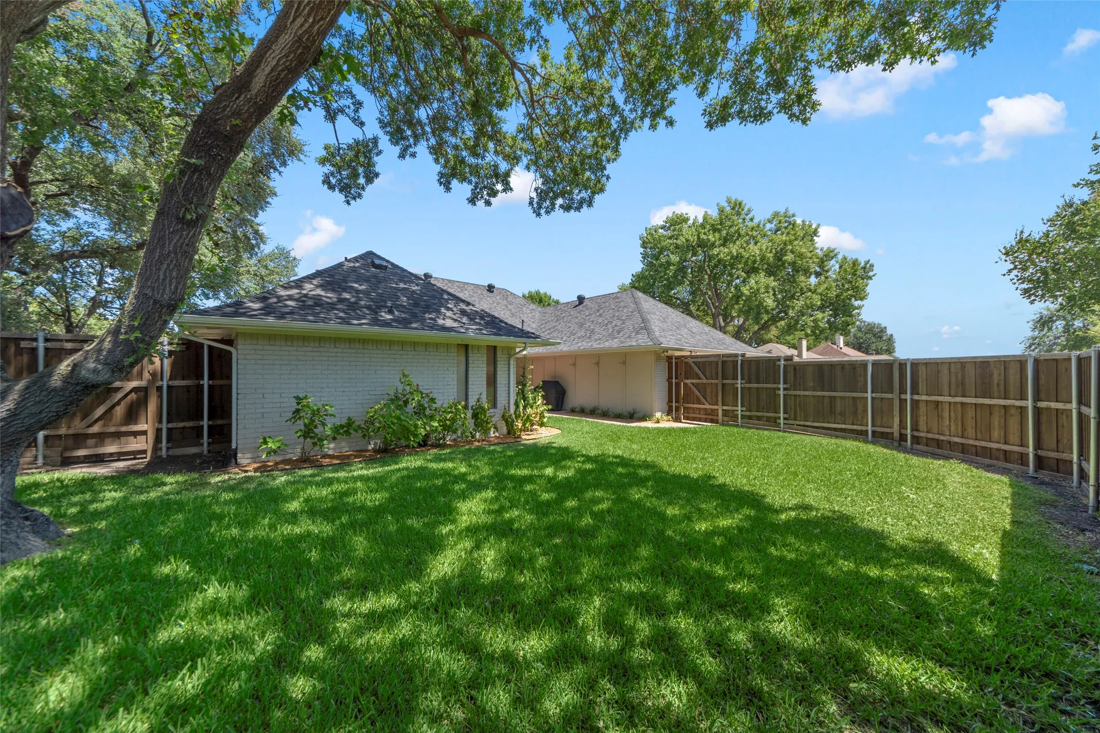 Single Family Residence For Sale in Collin County , 1800 Cross Bend Road, Plano, Texas 75023, 4 Bedroom, 3 Bathroom, 22 Garage spaces, 2,263 Sqft, built in 1976, mls#21366753, Real Estate Agent in Plano, Homes For Sale in Collin county, Homes For Sale in Plano, Realtor in Plano Texas, Real Estate Brokerage Independent Realty Texas, Luminita Cordes Realtor
