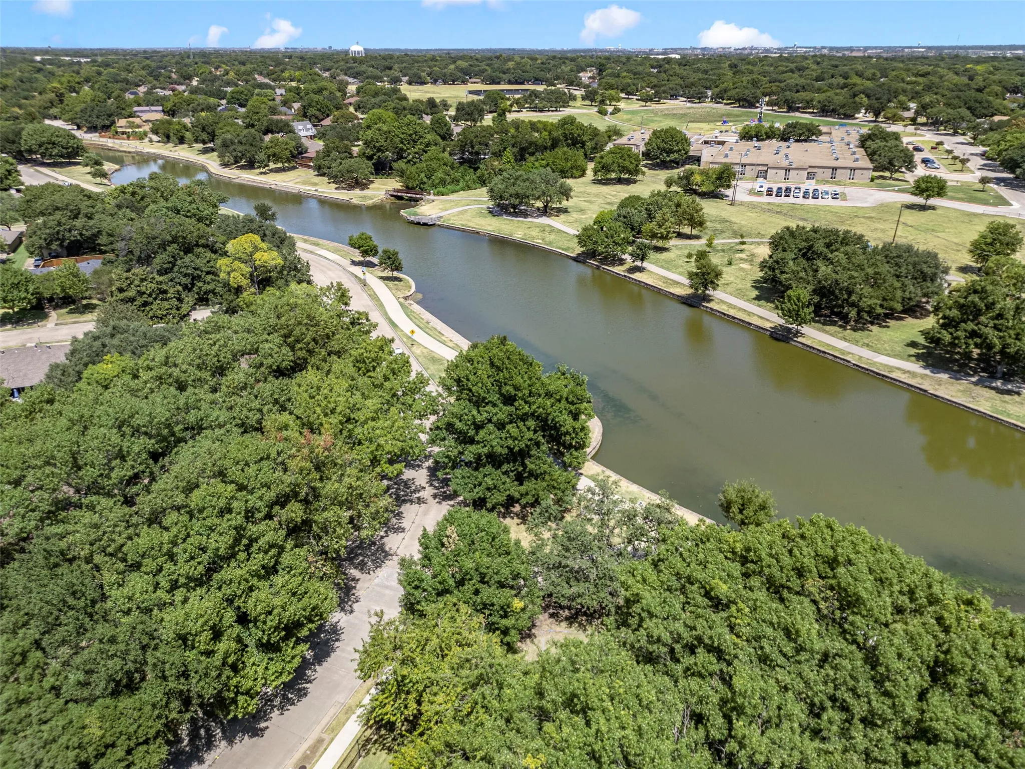 Single Family Residence For Sale in Collin County , 1800 Cross Bend Road, Plano, Texas 75023, 4 Bedroom, 3 Bathroom, 22 Garage spaces, 2,263 Sqft, built in 1976, mls#21366753, Real Estate Agent in Plano, Homes For Sale in Collin county, Homes For Sale in Plano, Realtor in Plano Texas, Real Estate Brokerage Independent Realty Texas, Luminita Cordes Realtor