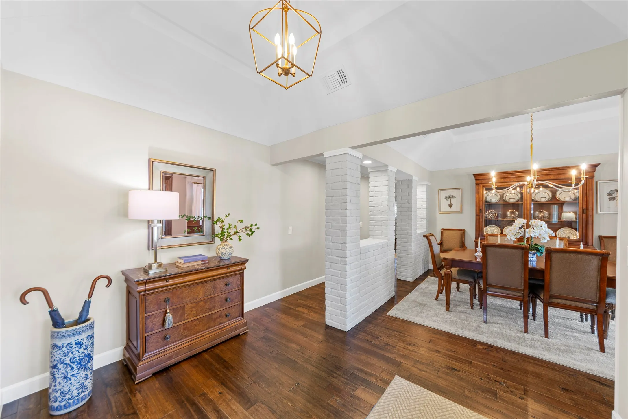 Single Family Residence For Sale in Collin County , 1800 Cross Bend Road, Plano, Texas 75023, 4 Bedroom, 3 Bathroom, 22 Garage spaces, 2,263 Sqft, built in 1976, mls#21366753, Real Estate Agent in Plano, Homes For Sale in Collin county, Homes For Sale in Plano, Realtor in Plano Texas, Real Estate Brokerage Independent Realty Texas, Luminita Cordes Realtor