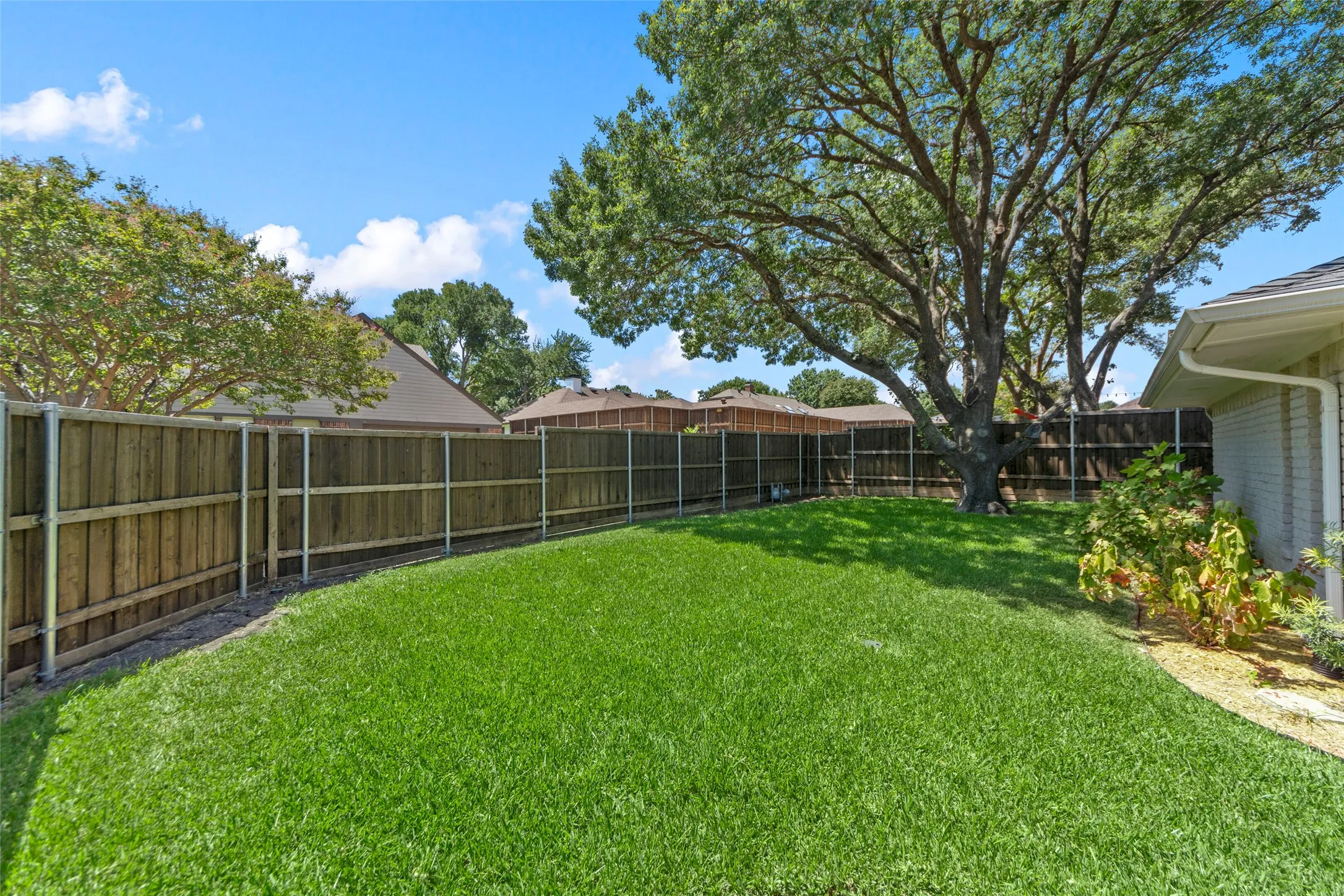 Single Family Residence For Sale in Collin County , 1800 Cross Bend Road, Plano, Texas 75023, 4 Bedroom, 3 Bathroom, 22 Garage spaces, 2,263 Sqft, built in 1976, mls#21366753, Real Estate Agent in Plano, Homes For Sale in Collin county, Homes For Sale in Plano, Realtor in Plano Texas, Real Estate Brokerage Independent Realty Texas, Luminita Cordes Realtor