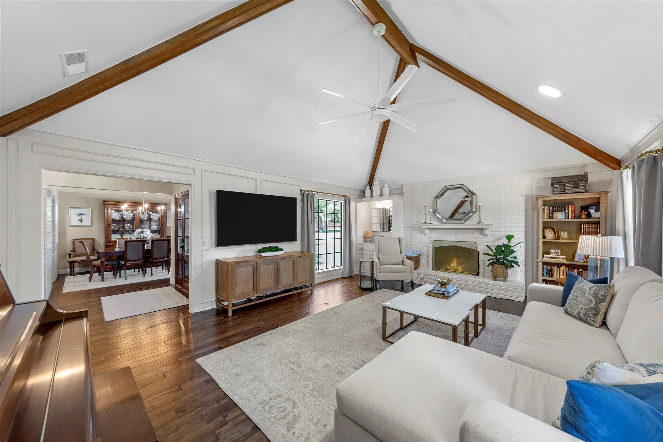 Single Family Residence For Sale in Collin County , 1800 Cross Bend Road, Plano, Texas 75023, 4 Bedroom, 3 Bathroom, 22 Garage spaces, 2,263 Sqft, built in 1976, mls#21366753, Real Estate Agent in Plano, Homes For Sale in Collin county, Homes For Sale in Plano, Realtor in Plano Texas, Real Estate Brokerage Independent Realty Texas, Luminita Cordes Realtor