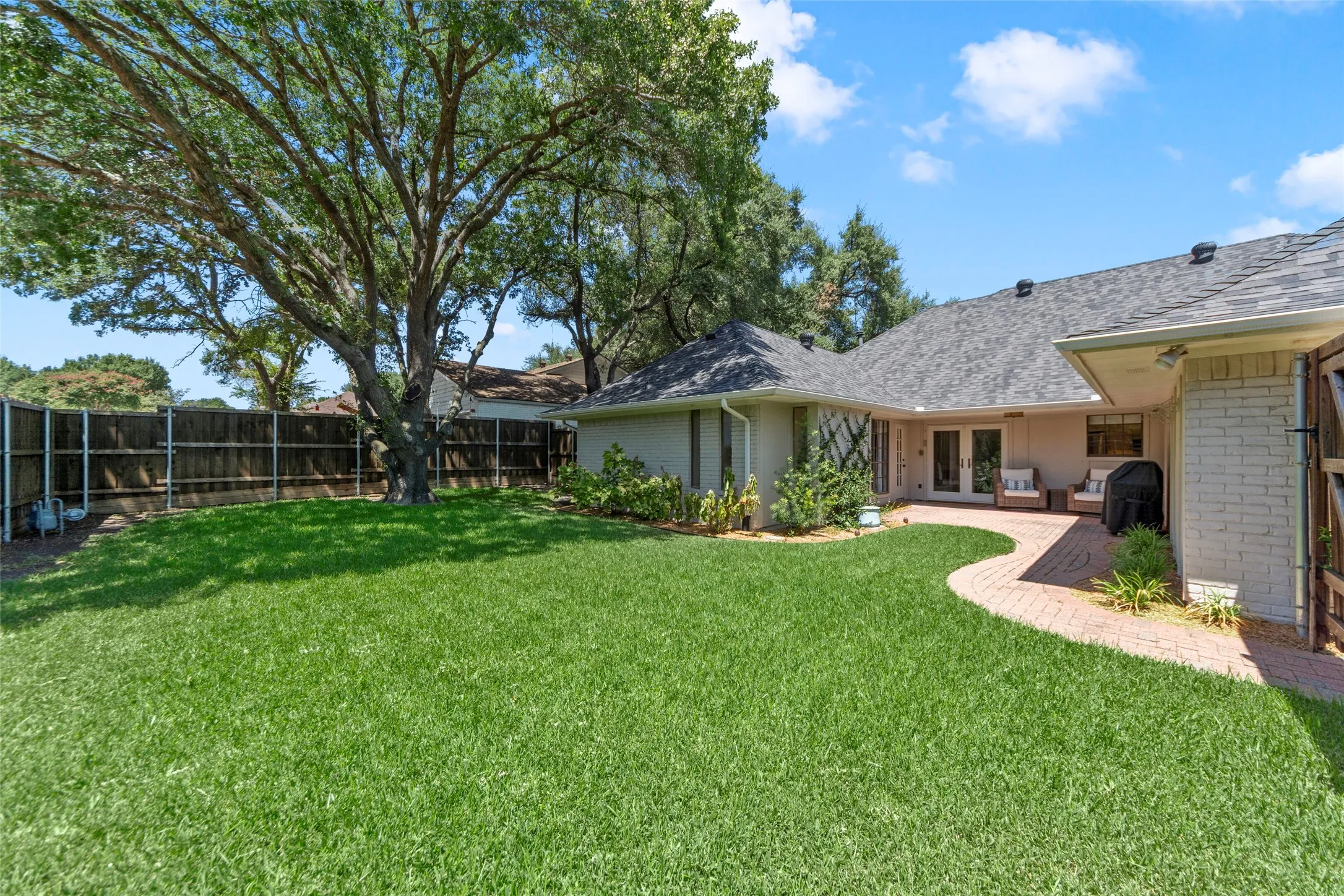 Single Family Residence For Sale in Collin County , 1800 Cross Bend Road, Plano, Texas 75023, 4 Bedroom, 3 Bathroom, 22 Garage spaces, 2,263 Sqft, built in 1976, mls#21366753, Real Estate Agent in Plano, Homes For Sale in Collin county, Homes For Sale in Plano, Realtor in Plano Texas, Real Estate Brokerage Independent Realty Texas, Luminita Cordes Realtor