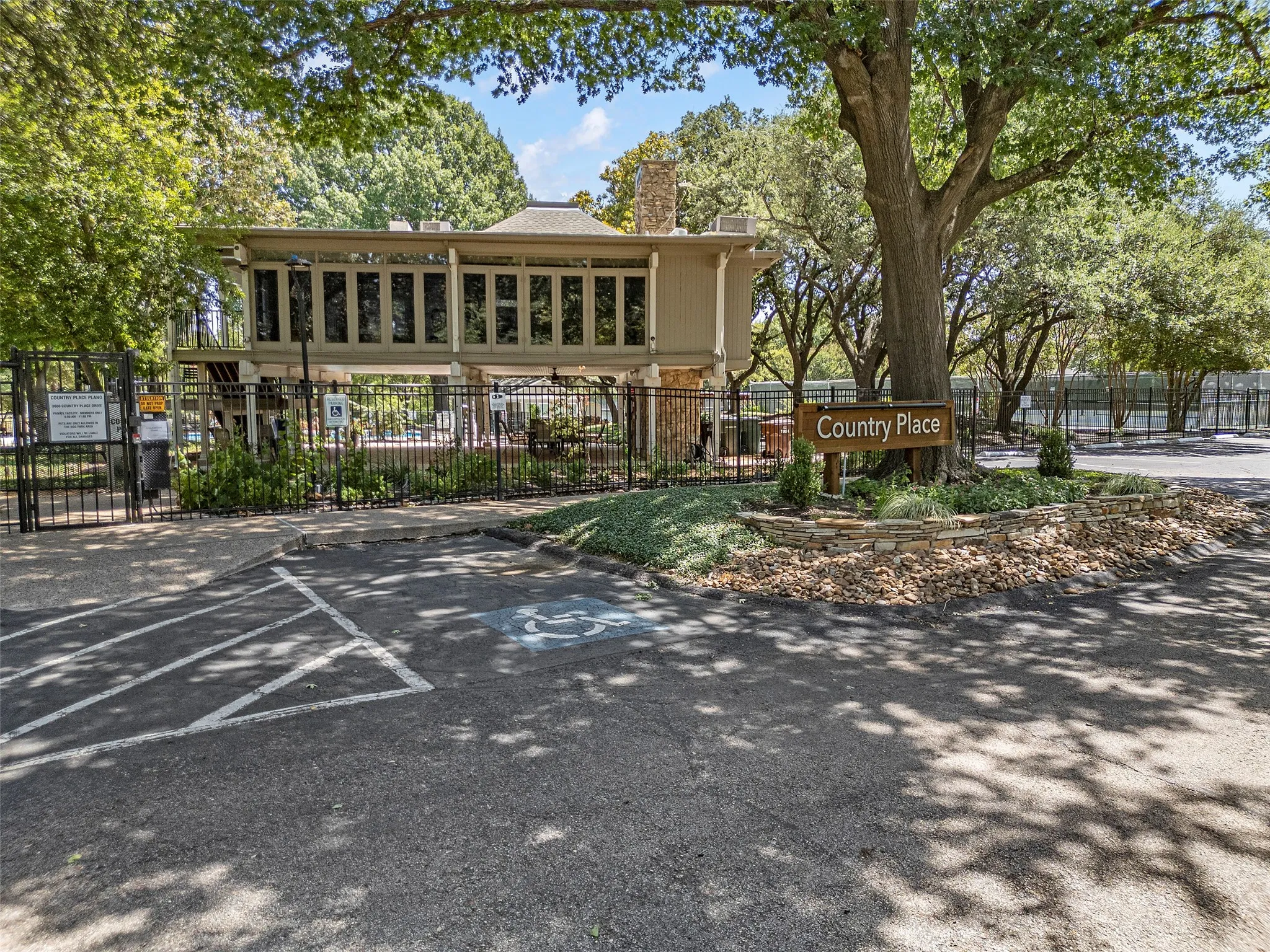 Single Family Residence For Sale in Collin County , 1800 Cross Bend Road, Plano, Texas 75023, 4 Bedroom, 3 Bathroom, 22 Garage spaces, 2,263 Sqft, built in 1976, mls#21366753, Real Estate Agent in Plano, Homes For Sale in Collin county, Homes For Sale in Plano, Realtor in Plano Texas, Real Estate Brokerage Independent Realty Texas, Luminita Cordes Realtor