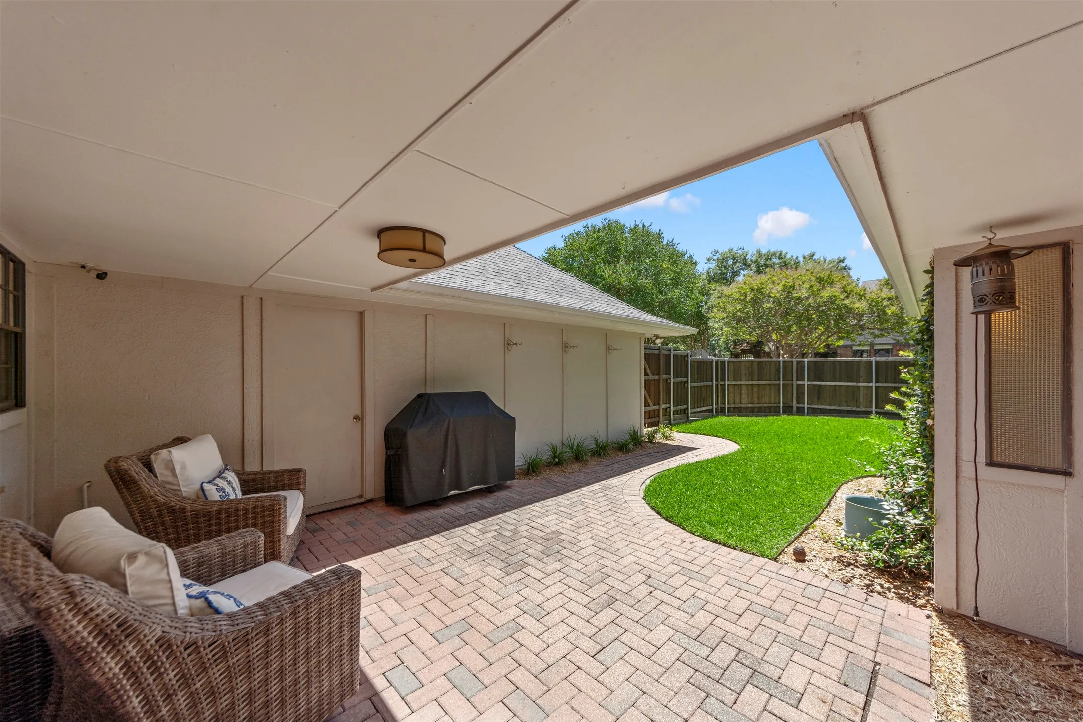 Single Family Residence For Sale in Collin County , 1800 Cross Bend Road, Plano, Texas 75023, 4 Bedroom, 3 Bathroom, 22 Garage spaces, 2,263 Sqft, built in 1976, mls#21366753, Real Estate Agent in Plano, Homes For Sale in Collin county, Homes For Sale in Plano, Realtor in Plano Texas, Real Estate Brokerage Independent Realty Texas, Luminita Cordes Realtor