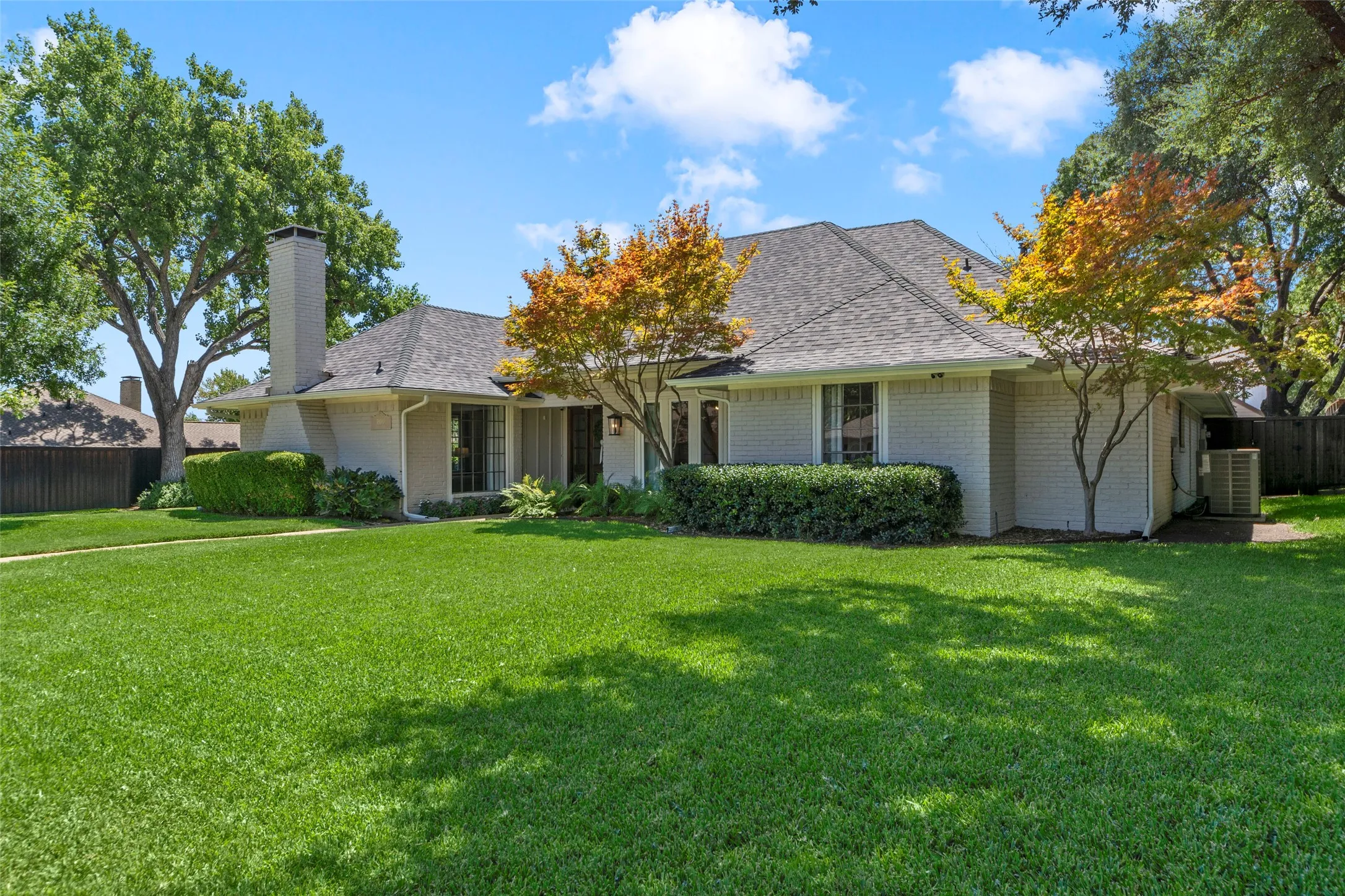 Single Family Residence For Sale in Collin County , 1800 Cross Bend Road, Plano, Texas 75023, 4 Bedroom, 3 Bathroom, 22 Garage spaces, 2,263 Sqft, built in 1976, mls#21366753, Real Estate Agent in Plano, Homes For Sale in Collin county, Homes For Sale in Plano, Realtor in Plano Texas, Real Estate Brokerage Independent Realty Texas, Luminita Cordes Realtor
