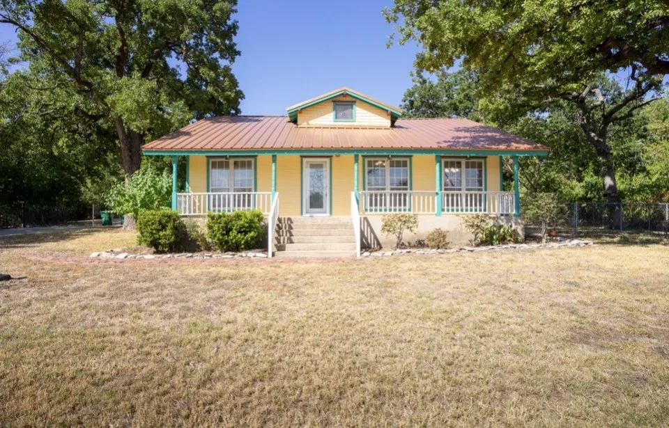 Single Family Residence For Sale in Erath County , 624 Alexander Road, Stephenville, Texas 76401, 3 Bedroom, 2 Bathroom, Garage spaces, 1,693 Sqft, built in 1919, mls#21366808, Real Estate Agent in Stephenville, Homes For Sale in Erath county, Homes For Sale in Stephenville, Realtor in Stephenville Texas, Real Estate Brokerage Independent Realty Texas, Luminita Cordes Realtor