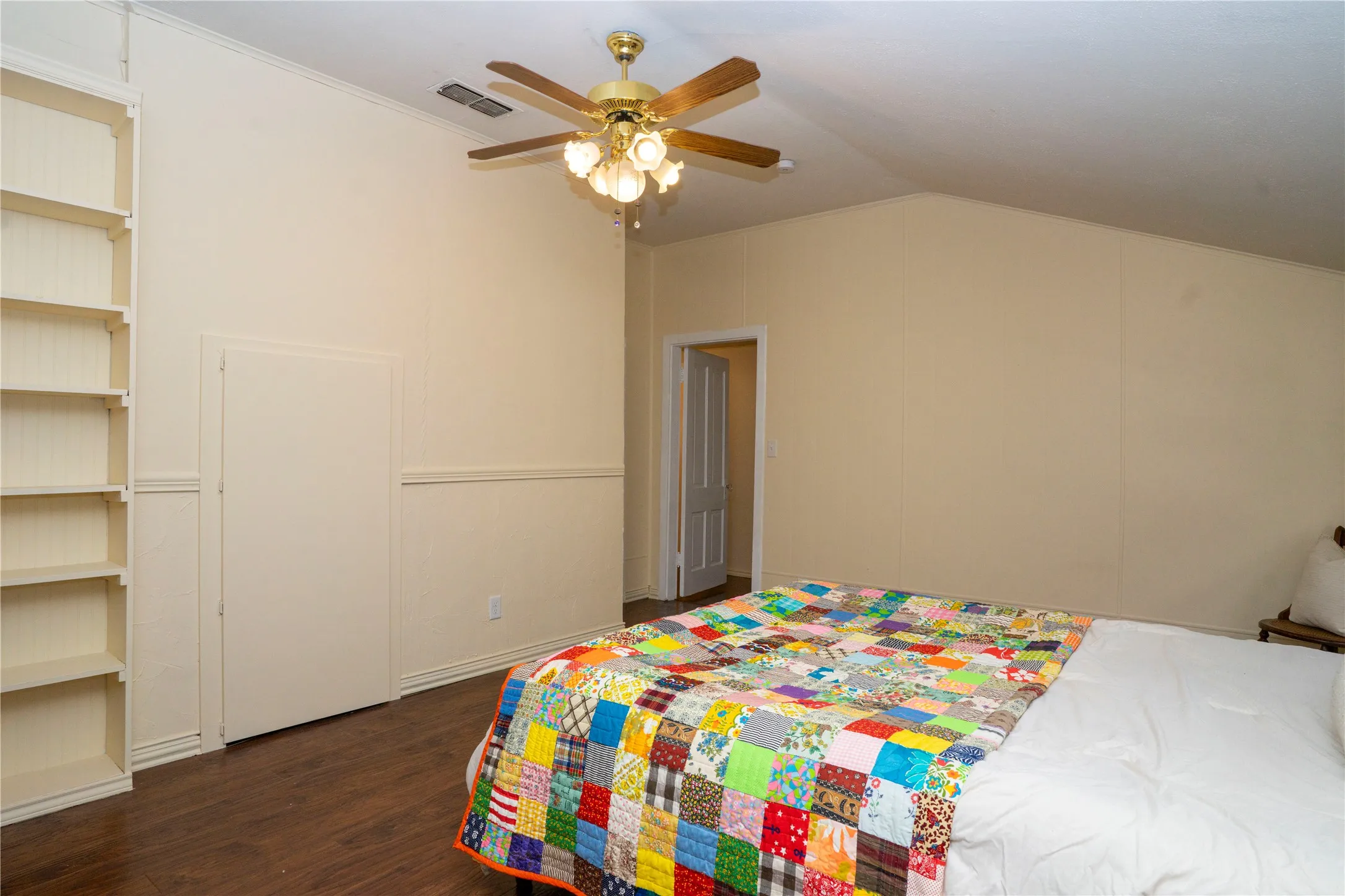 Single Family Residence For Sale in Erath County , 624 Alexander Road, Stephenville, Texas 76401, 3 Bedroom, 2 Bathroom, Garage spaces, 1,693 Sqft, built in 1919, mls#21366808, Real Estate Agent in Stephenville, Homes For Sale in Erath county, Homes For Sale in Stephenville, Realtor in Stephenville Texas, Real Estate Brokerage Independent Realty Texas, Luminita Cordes Realtor
