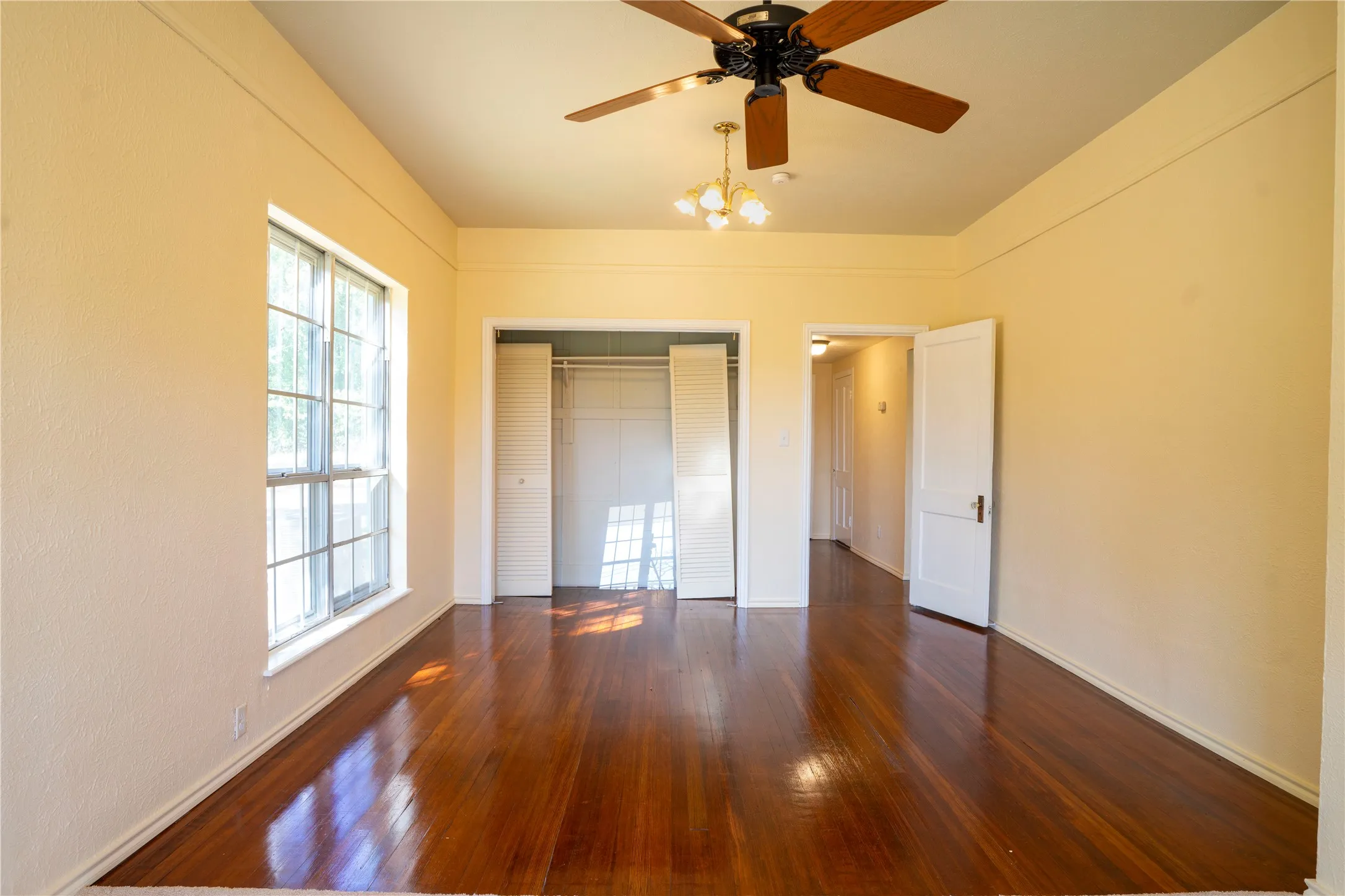 Single Family Residence For Sale in Erath County , 624 Alexander Road, Stephenville, Texas 76401, 3 Bedroom, 2 Bathroom, Garage spaces, 1,693 Sqft, built in 1919, mls#21366808, Real Estate Agent in Stephenville, Homes For Sale in Erath county, Homes For Sale in Stephenville, Realtor in Stephenville Texas, Real Estate Brokerage Independent Realty Texas, Luminita Cordes Realtor