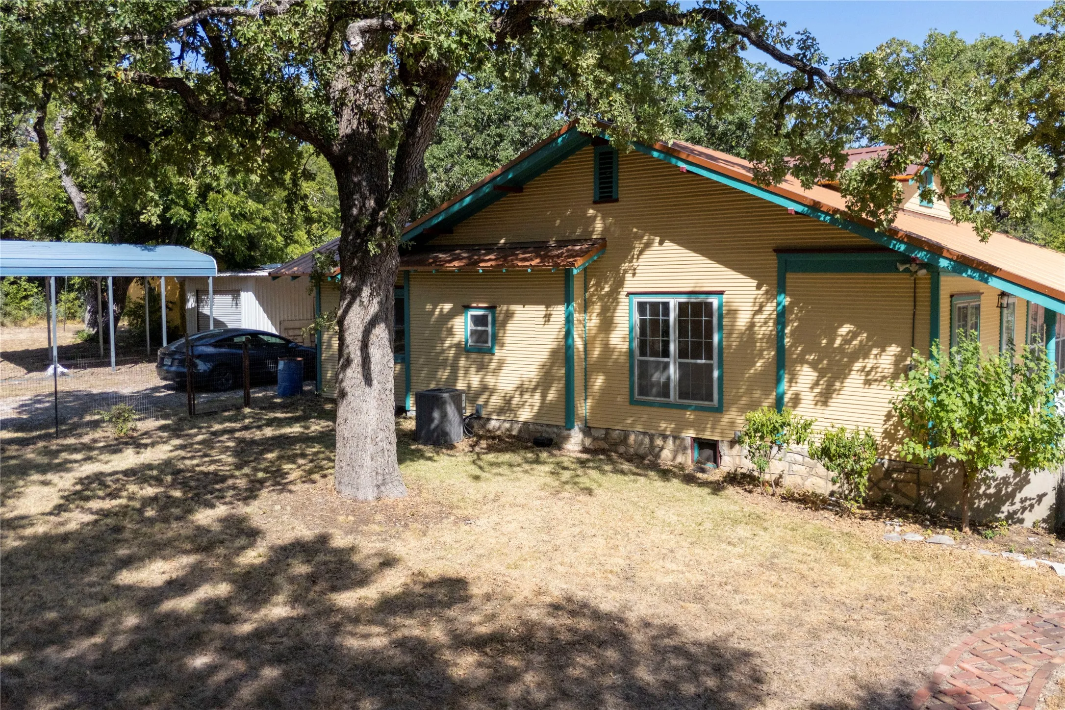 Single Family Residence For Sale in Erath County , 624 Alexander Road, Stephenville, Texas 76401, 3 Bedroom, 2 Bathroom, Garage spaces, 1,693 Sqft, built in 1919, mls#21366808, Real Estate Agent in Stephenville, Homes For Sale in Erath county, Homes For Sale in Stephenville, Realtor in Stephenville Texas, Real Estate Brokerage Independent Realty Texas, Luminita Cordes Realtor