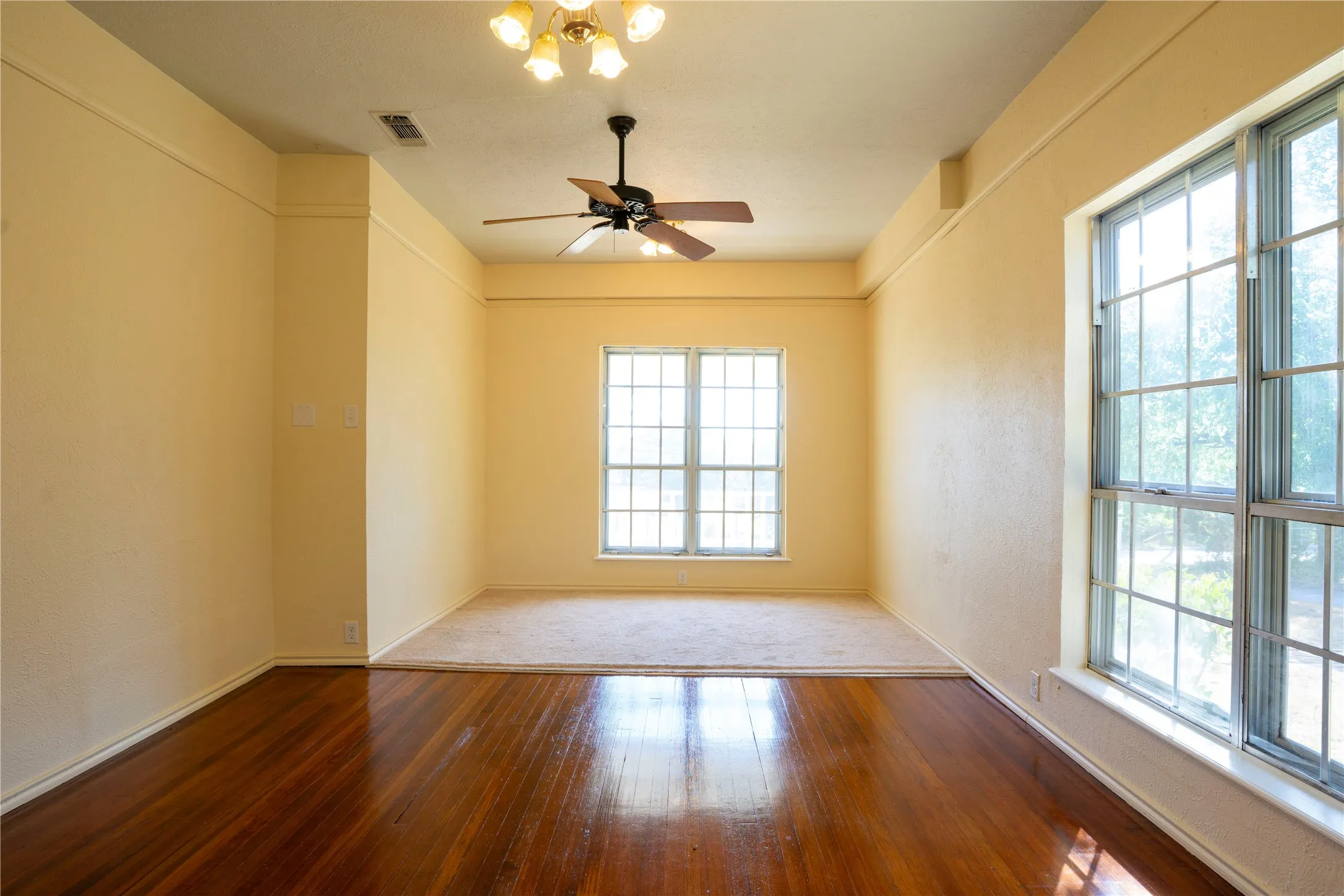 Single Family Residence For Sale in Erath County , 624 Alexander Road, Stephenville, Texas 76401, 3 Bedroom, 2 Bathroom, Garage spaces, 1,693 Sqft, built in 1919, mls#21366808, Real Estate Agent in Stephenville, Homes For Sale in Erath county, Homes For Sale in Stephenville, Realtor in Stephenville Texas, Real Estate Brokerage Independent Realty Texas, Luminita Cordes Realtor