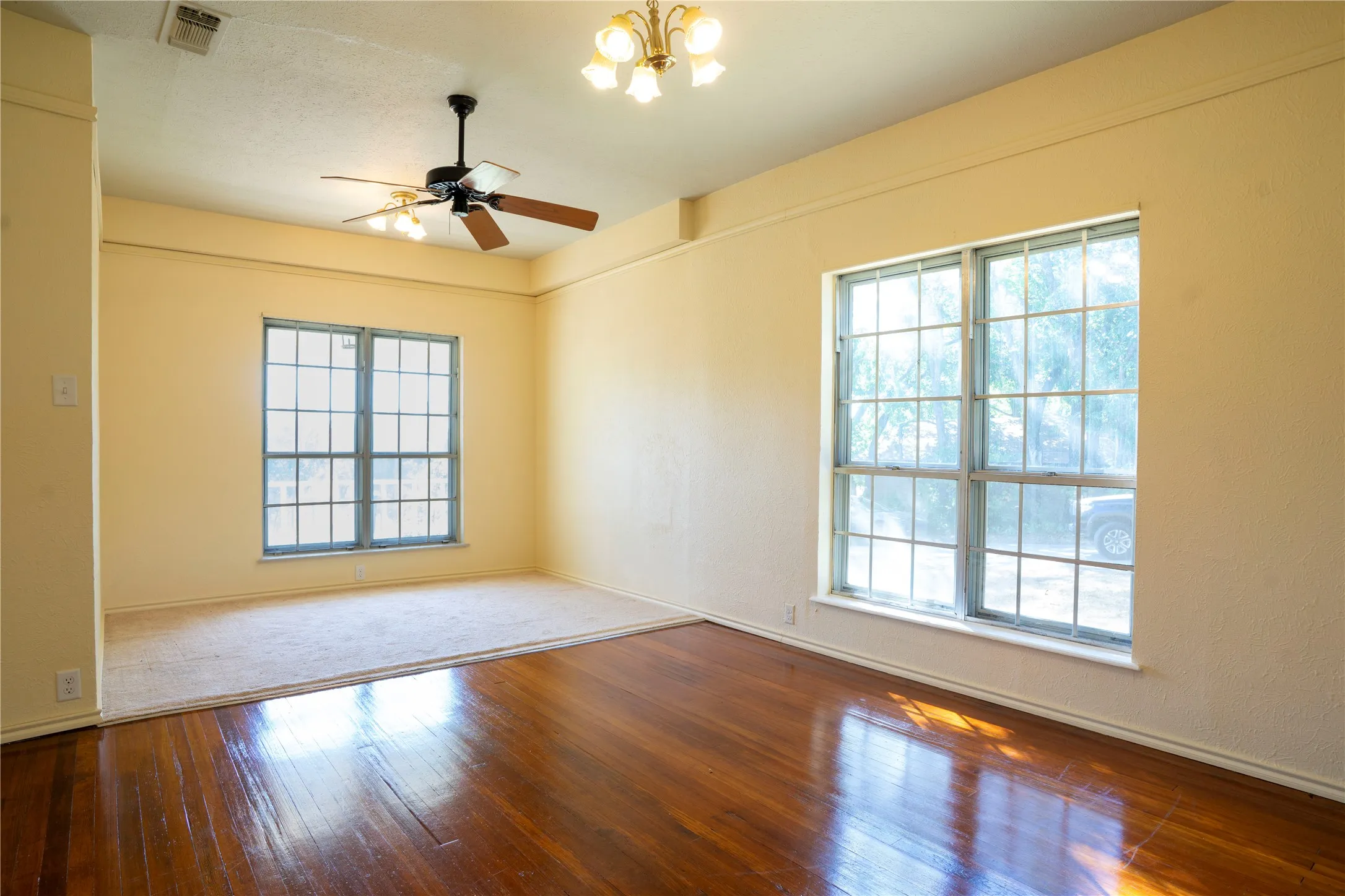 Single Family Residence For Sale in Erath County , 624 Alexander Road, Stephenville, Texas 76401, 3 Bedroom, 2 Bathroom, Garage spaces, 1,693 Sqft, built in 1919, mls#21366808, Real Estate Agent in Stephenville, Homes For Sale in Erath county, Homes For Sale in Stephenville, Realtor in Stephenville Texas, Real Estate Brokerage Independent Realty Texas, Luminita Cordes Realtor