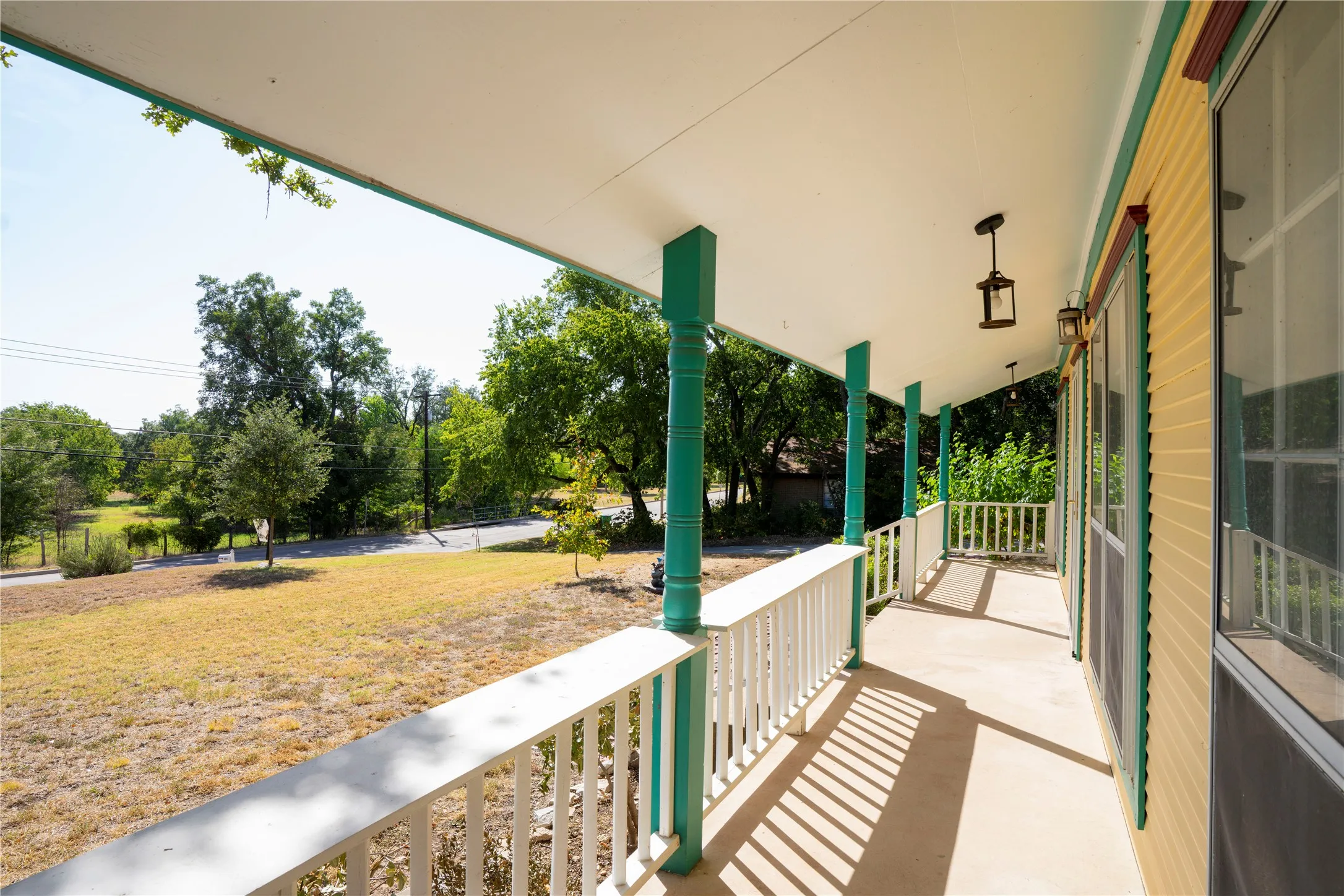 Single Family Residence For Sale in Erath County , 624 Alexander Road, Stephenville, Texas 76401, 3 Bedroom, 2 Bathroom, Garage spaces, 1,693 Sqft, built in 1919, mls#21366808, Real Estate Agent in Stephenville, Homes For Sale in Erath county, Homes For Sale in Stephenville, Realtor in Stephenville Texas, Real Estate Brokerage Independent Realty Texas, Luminita Cordes Realtor