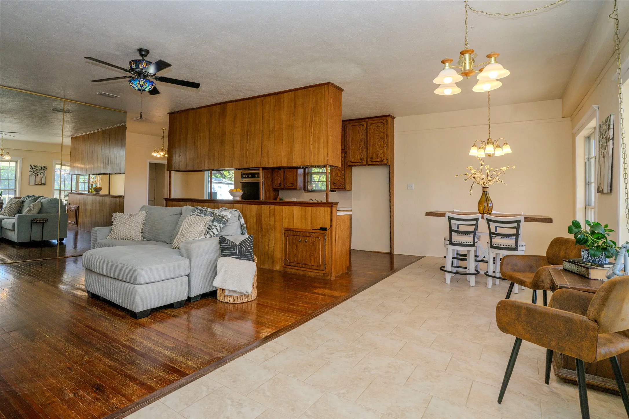 Single Family Residence For Sale in Erath County , 624 Alexander Road, Stephenville, Texas 76401, 3 Bedroom, 2 Bathroom, Garage spaces, 1,693 Sqft, built in 1919, mls#21366808, Real Estate Agent in Stephenville, Homes For Sale in Erath county, Homes For Sale in Stephenville, Realtor in Stephenville Texas, Real Estate Brokerage Independent Realty Texas, Luminita Cordes Realtor