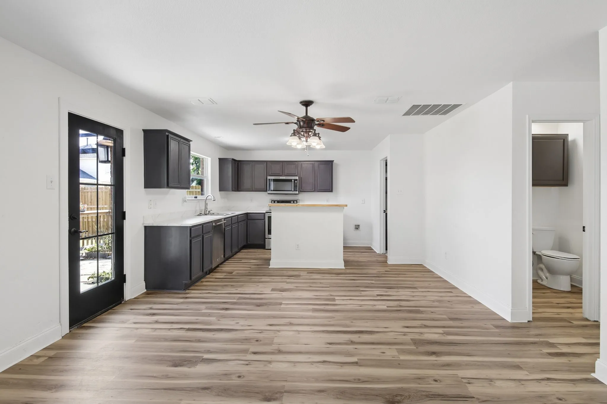 Single Family Residence For Sale in Tarrant County , 5533 Spring Ridge Drive, Watauga, Texas 76137, 4 Bedroom, 3 Bathroom, 2 Garage spaces, 2,236 Sqft, built in 2002, mls#21364167, Real Estate Agent in Watauga, Homes For Sale in Tarrant county, Homes For Sale in Watauga, Realtor in Watauga Texas, Real Estate Brokerage Independent Realty Texas, Luminita Cordes Realtor