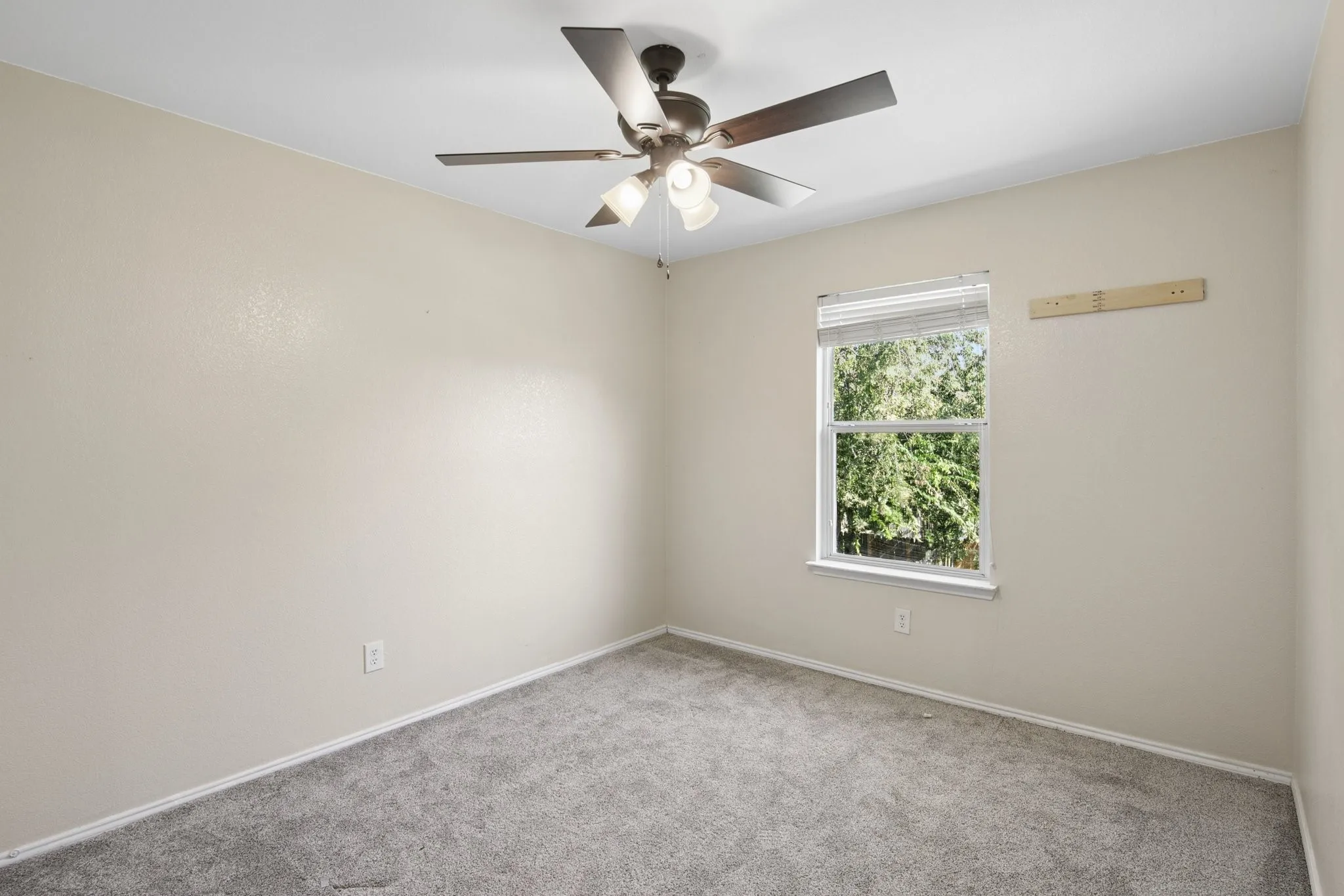 Single Family Residence For Sale in Tarrant County , 5533 Spring Ridge Drive, Watauga, Texas 76137, 4 Bedroom, 3 Bathroom, 2 Garage spaces, 2,236 Sqft, built in 2002, mls#21364167, Real Estate Agent in Watauga, Homes For Sale in Tarrant county, Homes For Sale in Watauga, Realtor in Watauga Texas, Real Estate Brokerage Independent Realty Texas, Luminita Cordes Realtor