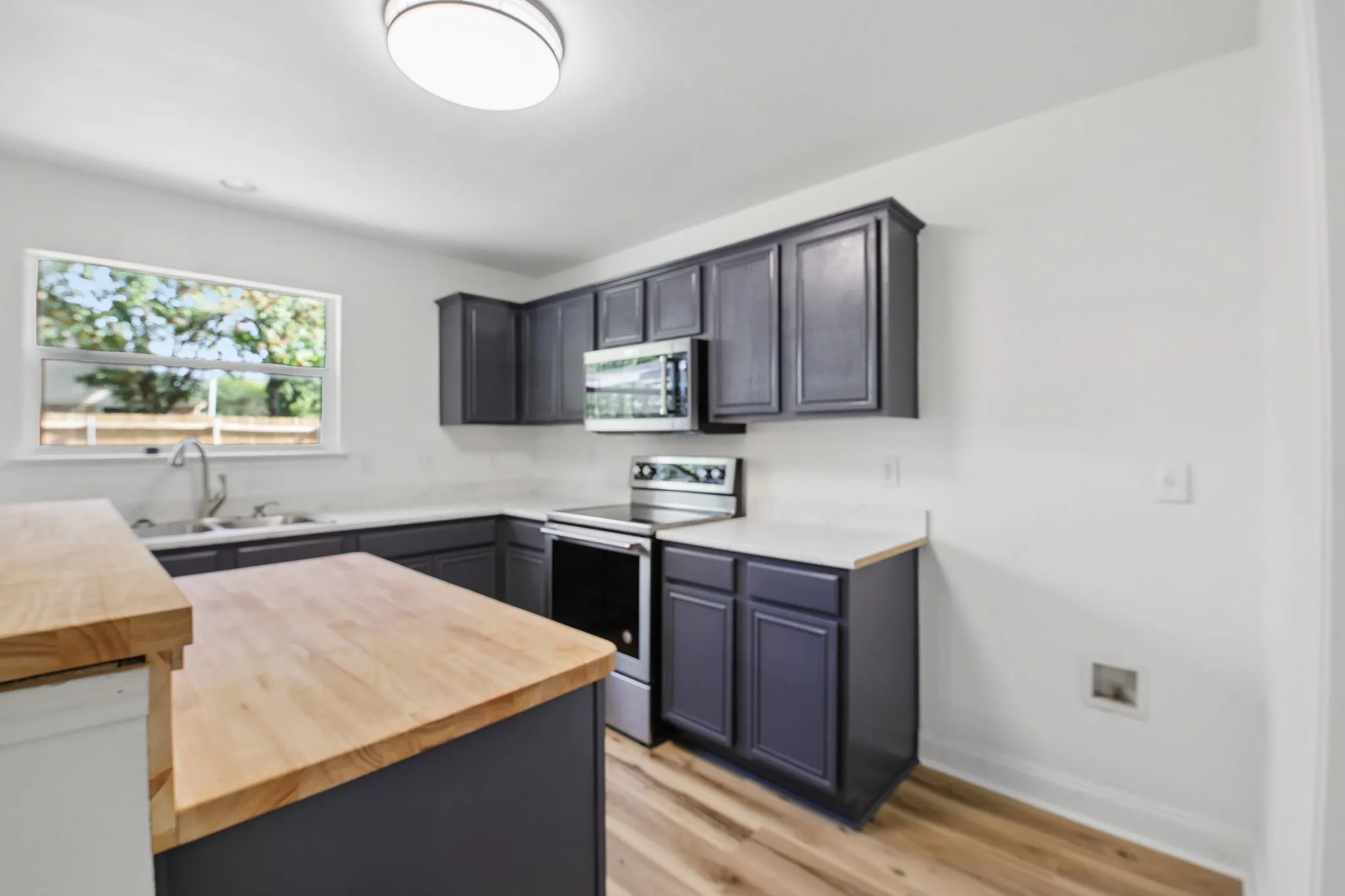 Single Family Residence For Sale in Tarrant County , 5533 Spring Ridge Drive, Watauga, Texas 76137, 4 Bedroom, 3 Bathroom, 2 Garage spaces, 2,236 Sqft, built in 2002, mls#21364167, Real Estate Agent in Watauga, Homes For Sale in Tarrant county, Homes For Sale in Watauga, Realtor in Watauga Texas, Real Estate Brokerage Independent Realty Texas, Luminita Cordes Realtor